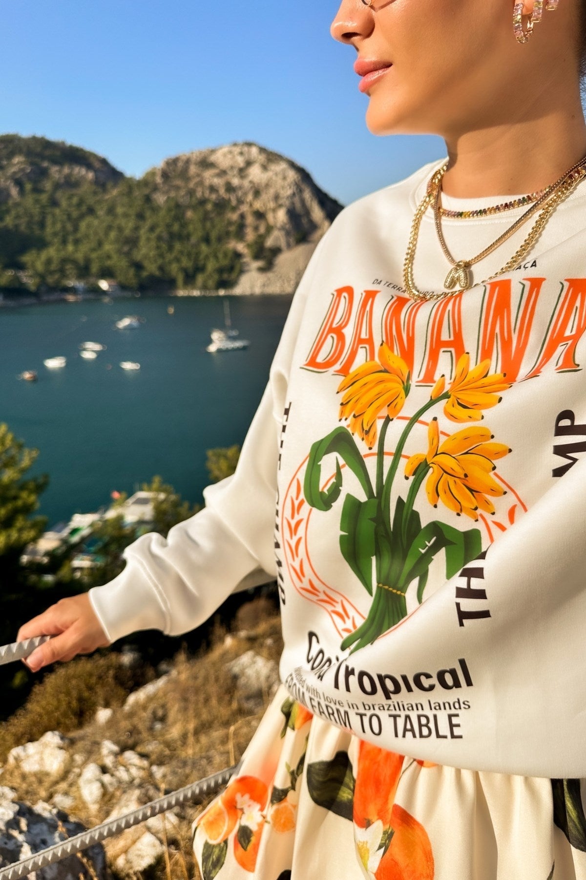 Kadın Oversize Sweatshirt Banana Tropical Baskılı Beyaz – Bisiklet Yaka, 3 İplik Şardonlu Polar