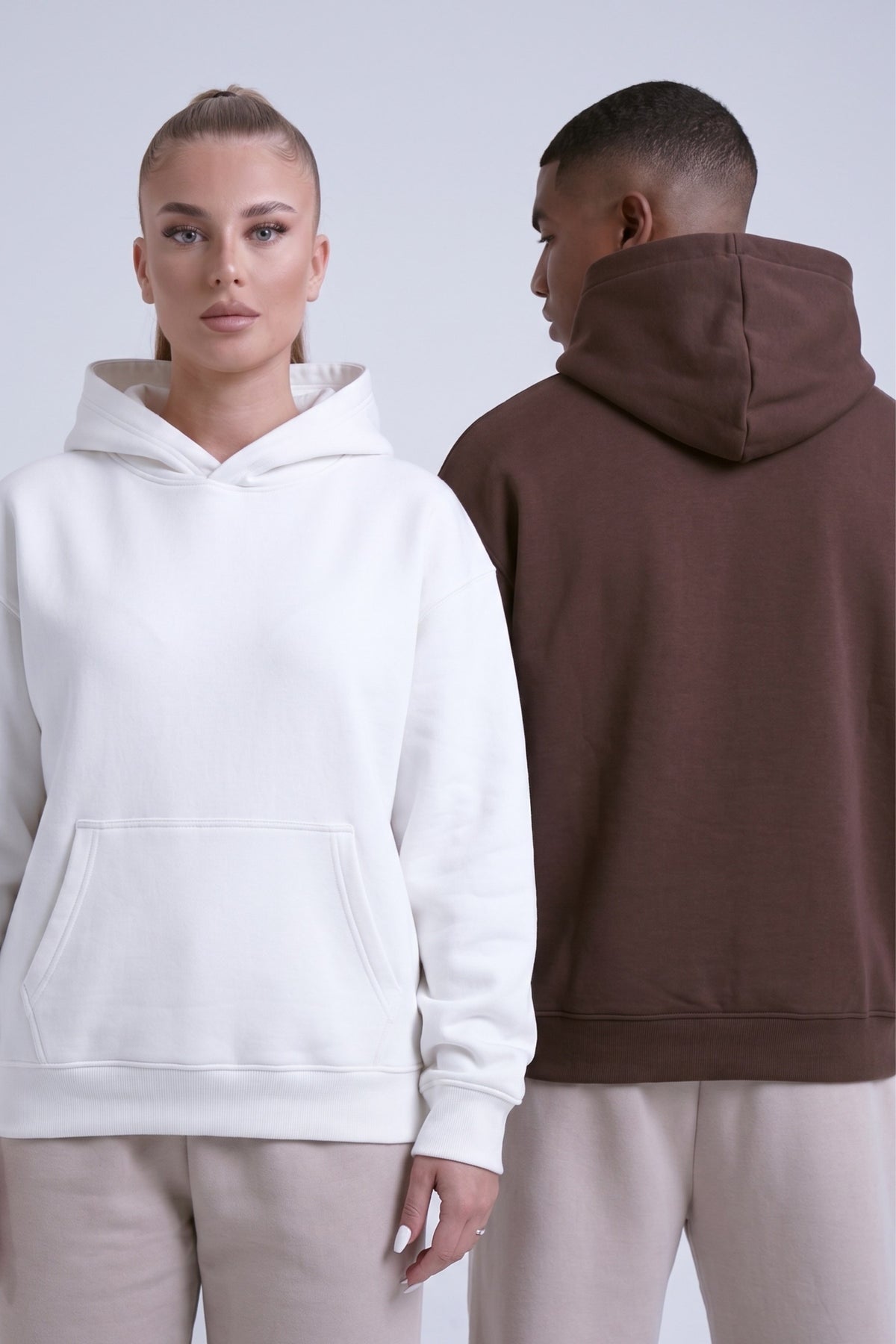 Unisex 2’li Oversize Basic Hoodie Beyaz & Kahverengi – Kapüşonlu, Cepli, 3 İplik Şardonlu Polar