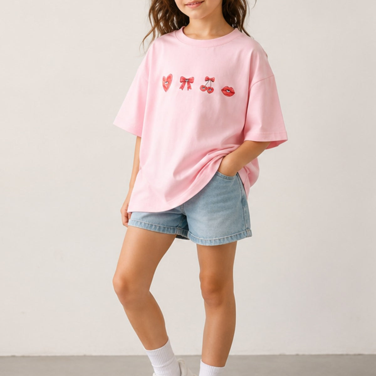 Kız Çocuk Oversize Tişört Cherry Kiss Baskılı Pembe – Bisiklet Yaka, Rahat Kalıp, %100 Pamuk