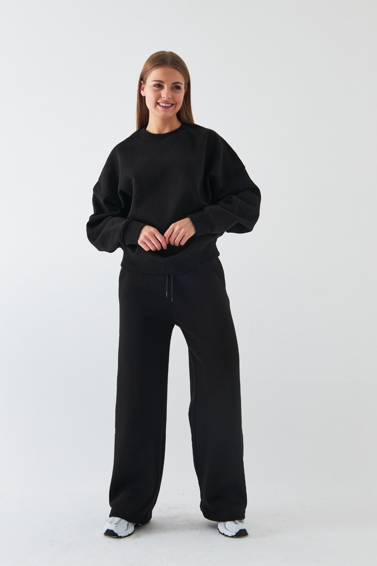 Unisex Oversize Eşofman Takımı Basic Siyah – Bisiklet Yaka, Boru Paça, 3 İplik Şardonlu Polar