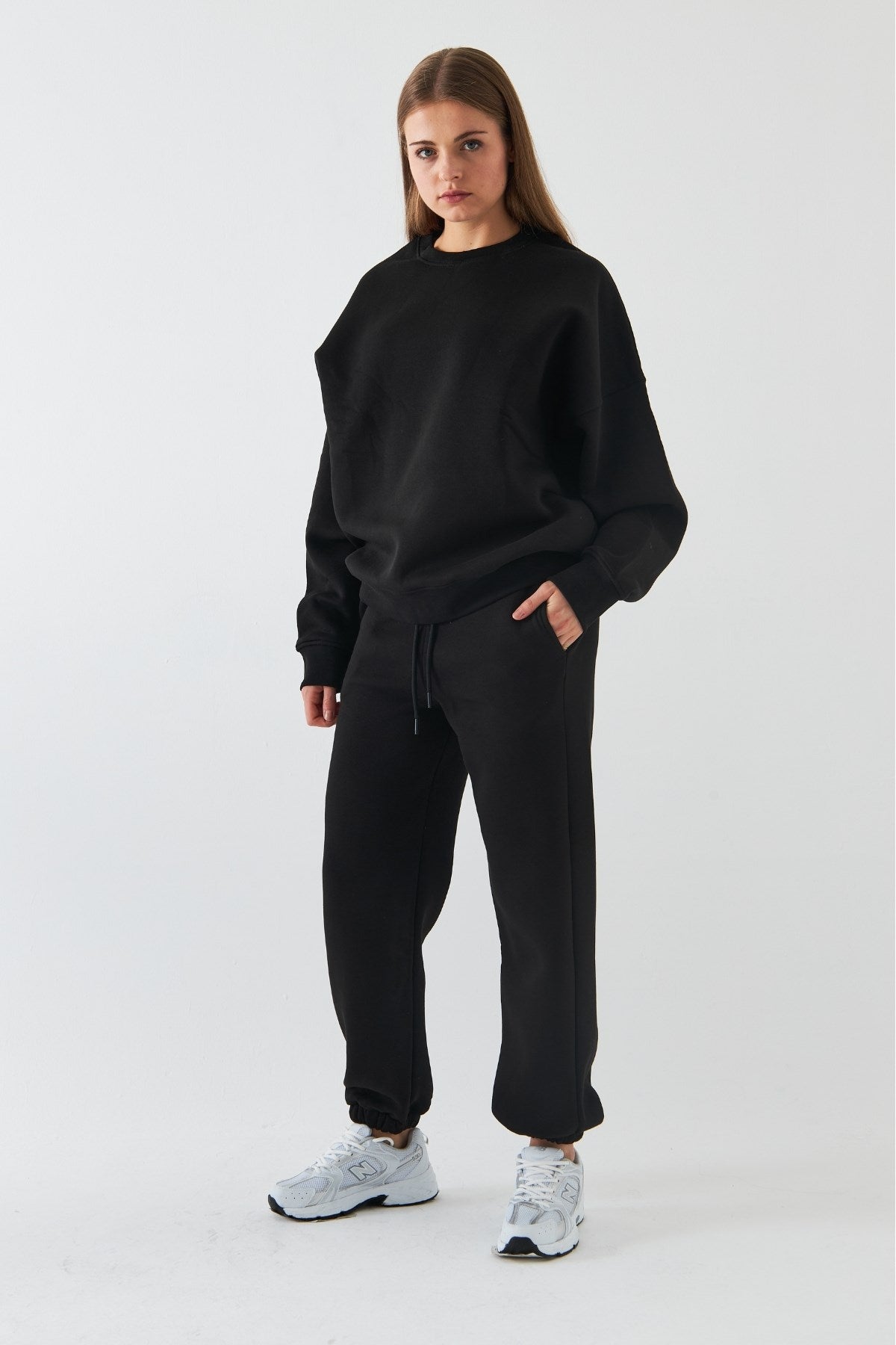 Unisex Oversize Eşofman Takımı Basic Siyah – Bisiklet Yaka, Lastikli Paça, 3 İplik Şardonlu Polar