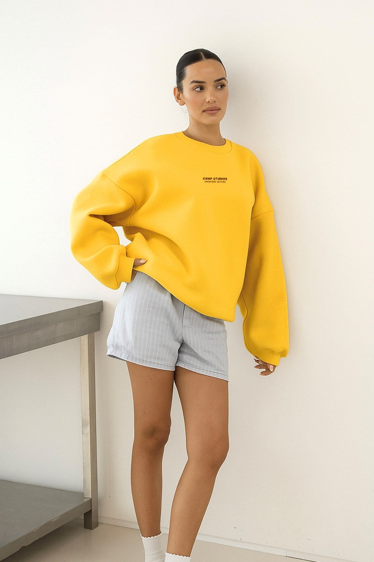 Kadın Oversize Sweatshirt CHMP STUDIOS Sarı – Bisiklet Yaka, 3 İplik Şardounlu Polar