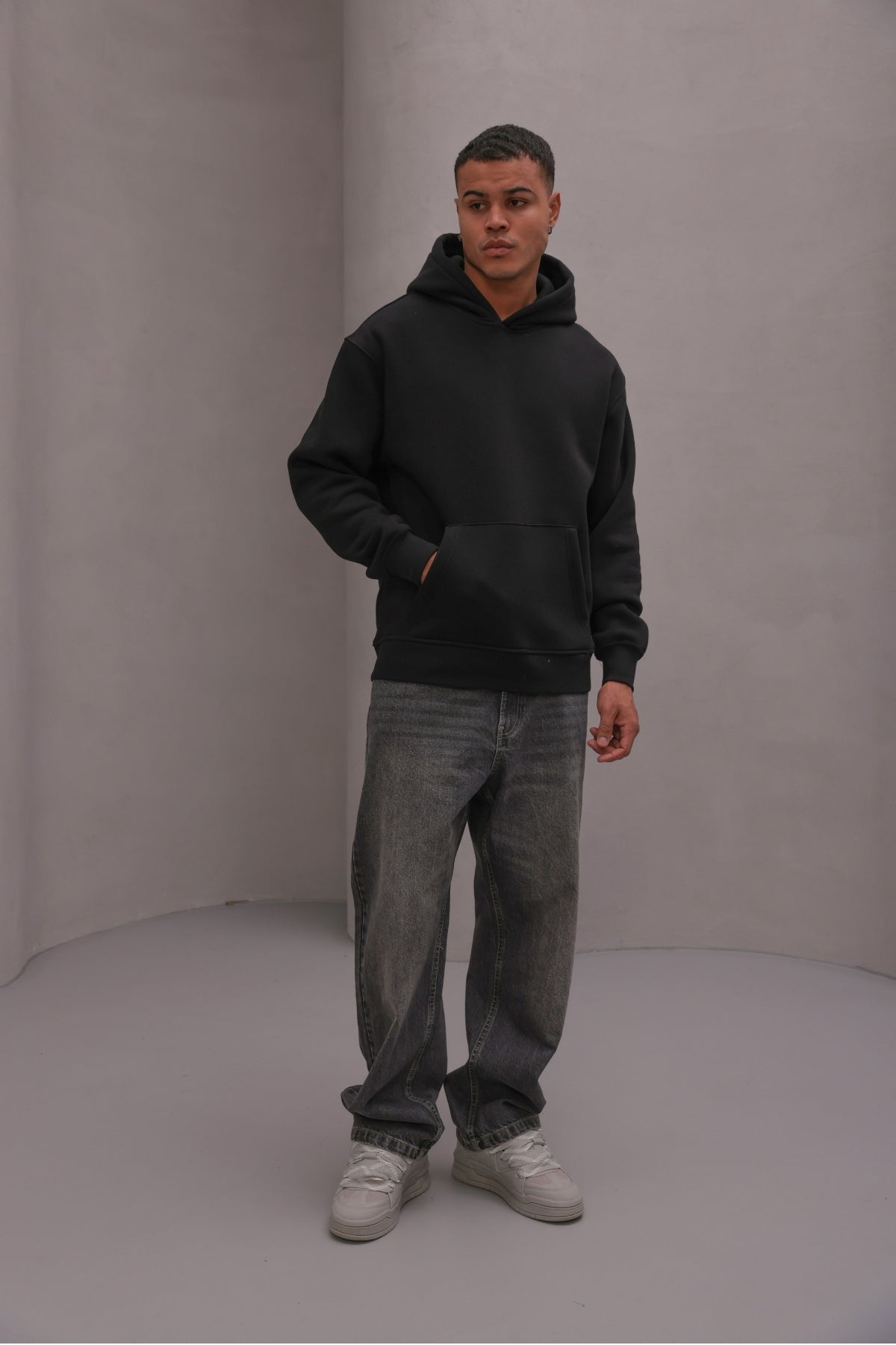 Erkek Oversize Sweatshirt Hoodie Basic Siyah – Kapüşonlu, 3 İplik Polar, Kanguru Cepli