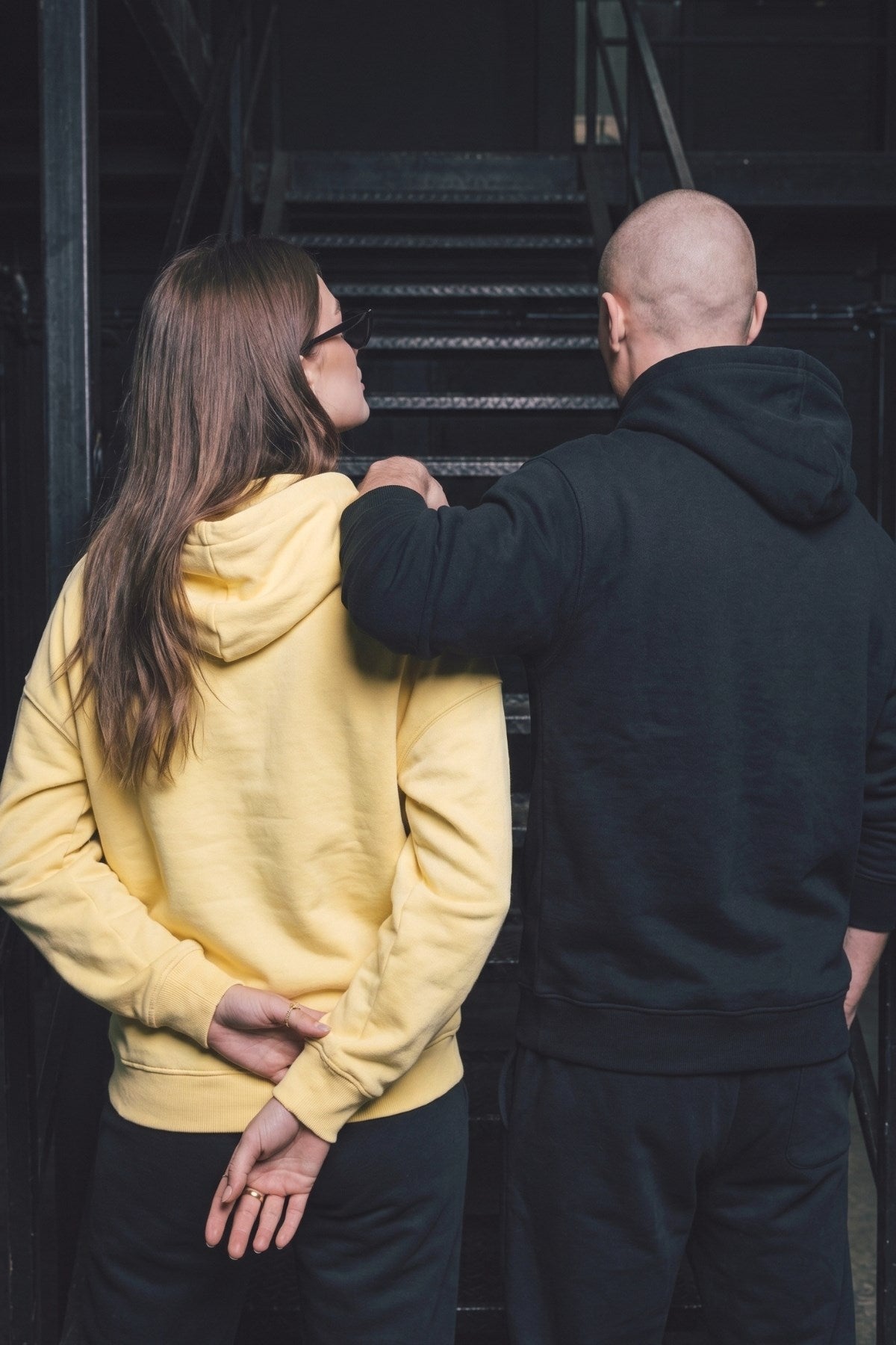 Unisex 2’li Oversize Basic Hoodie Siyah & Sarı – Kapüşonlu, Cepli, 3 İplik Şardonlu Polar