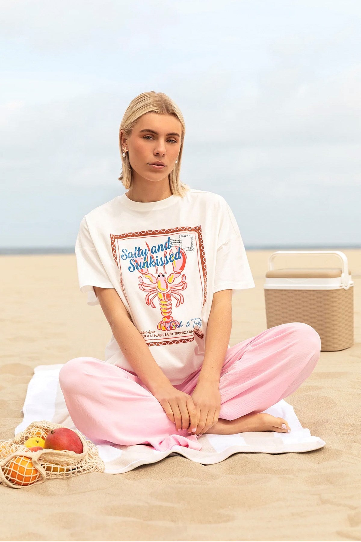 Kadın Oversize Tişört Salty&Sunkissed Baskılı Beyaz – Bisiklet Yaka, %100 Pamuk Compact Süprem 24/1