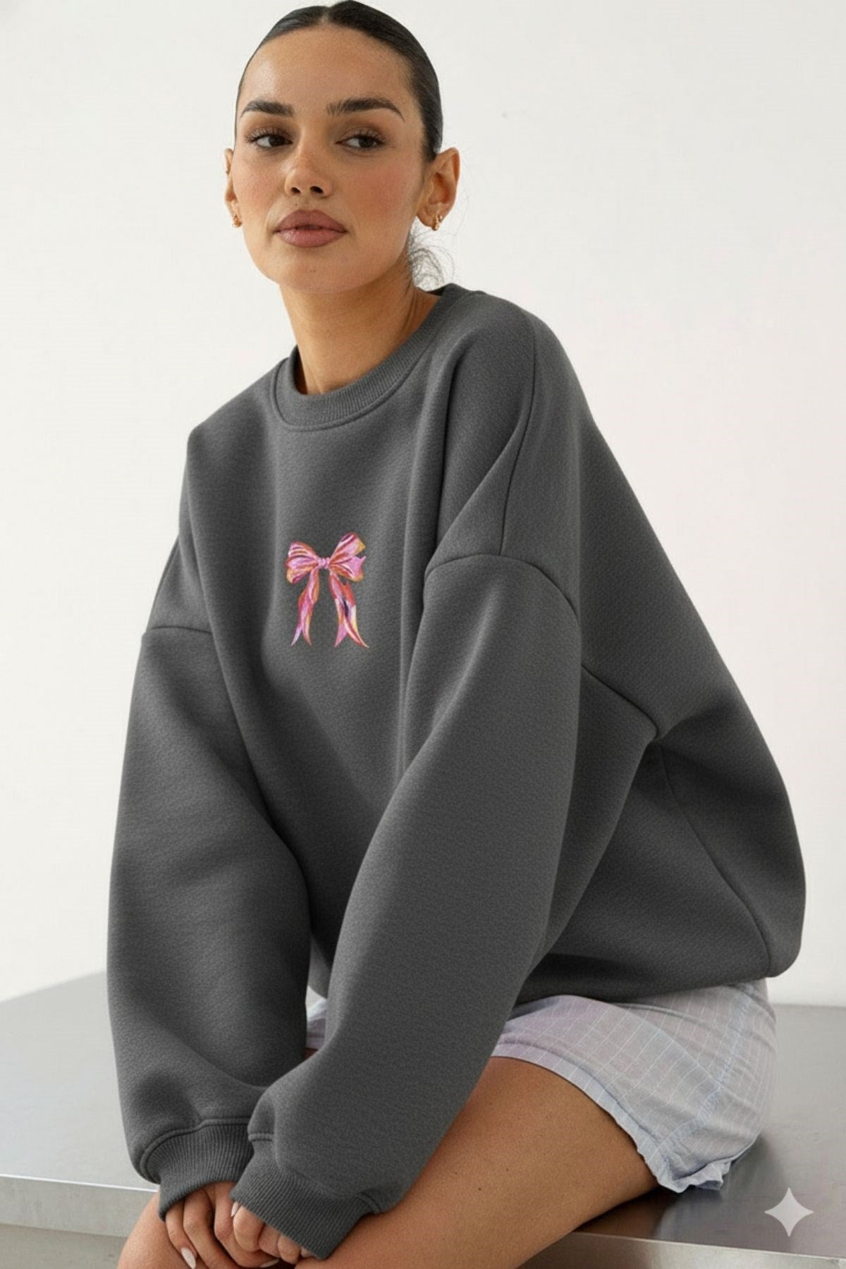 Kadın Oversize Sweatshirt Pembe Kurdele Baskılı Füme Melanj– Bisiklet Yaka, 3 İplik Şardonlu Polar