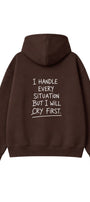 Kadın Oversize Hoodie Cry First Baskılı Kahverengi – Kapüşonlu, Kanguru Cepli, Düşük Omuz