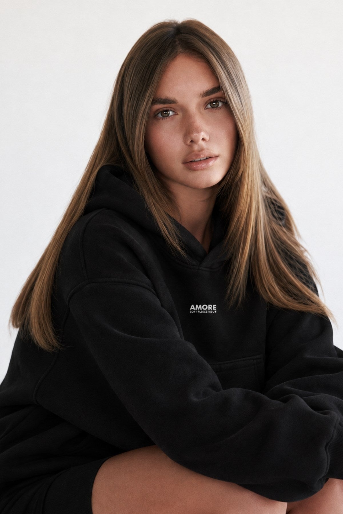 Kadın Oversize Hoodie Amore Baskılı Siyah – Kapüşonlu, Kanguru Cepli, 3 İplik Şardonlu Polar