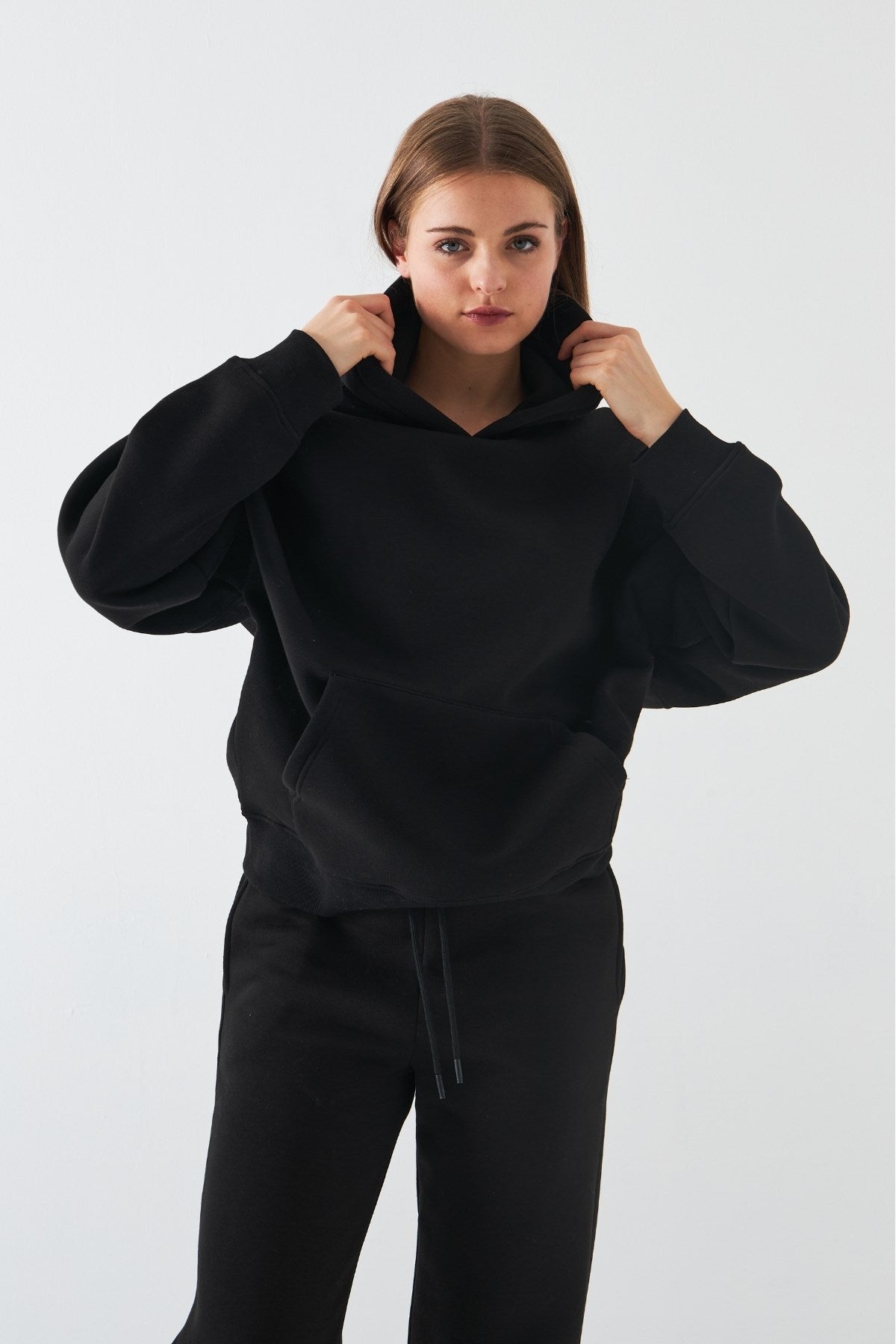 Oversize Unisex Sweatshirt Hoodie Siyah – Kapüşonlu, 3 İplik Şardonlu Polar, Kanguru Cepli, Basic