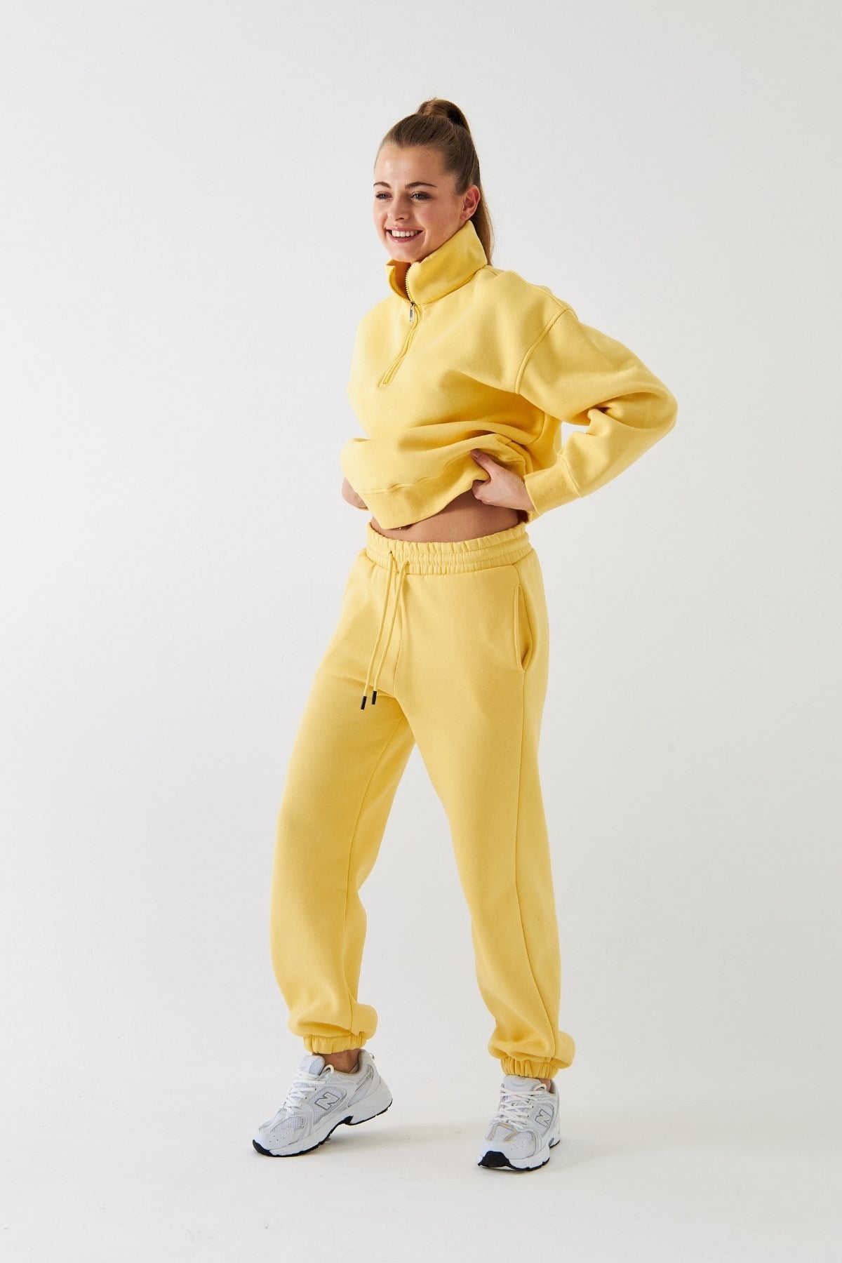 Unisex Oversize Eşofman Takımı Basic Sarı – Fermuarlı Dik Yaka, Lastikli Paça, 3 İplik Polar