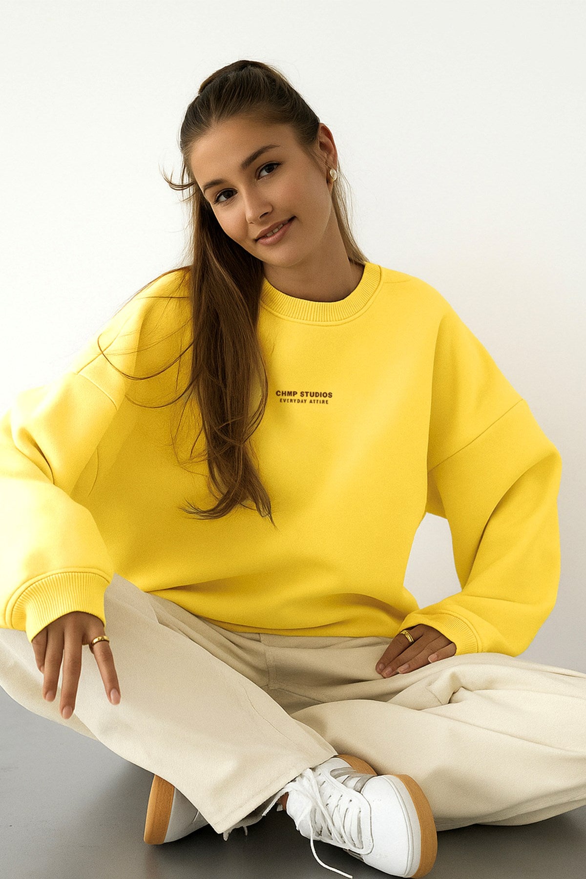 Kadın Oversize Sweatshirt CHMP STUDIOS Sarı – Bisiklet Yaka, 3 İplik Şardounlu Polar