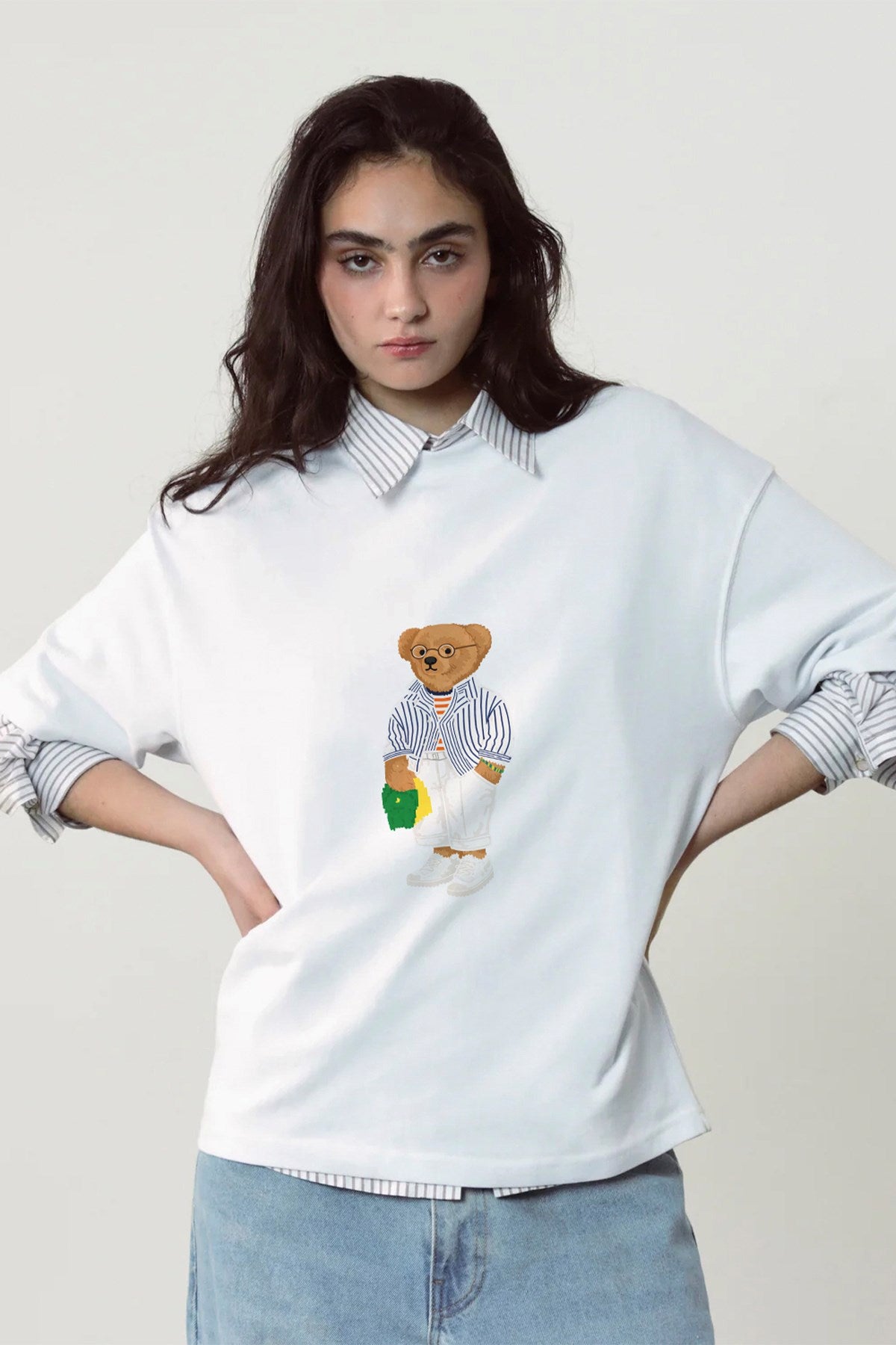 Kadın Oversize Tişört Bambino Bear Baskılı Beyaz – Bisiklet Yaka, Rahat Kalıp, %100 Pamuk