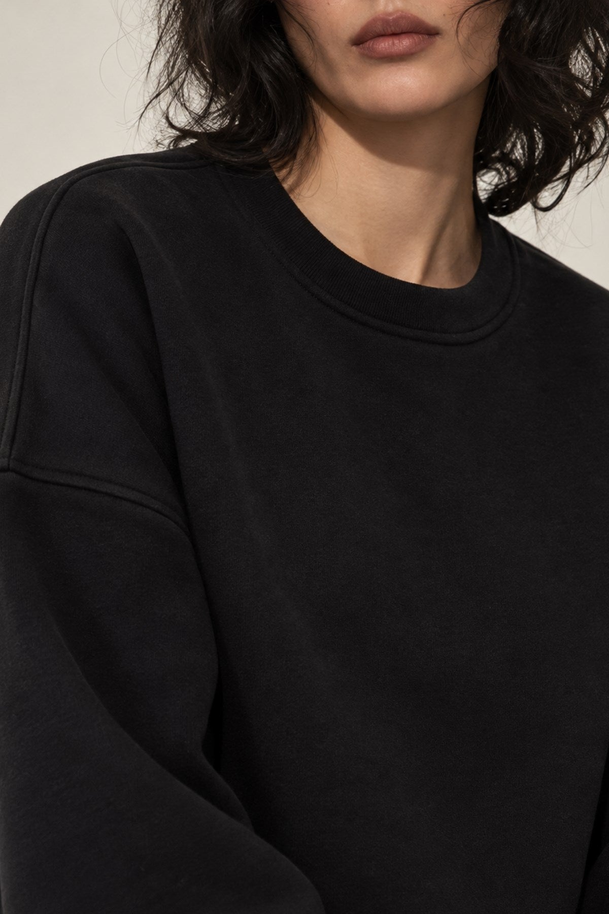 Kadın Oversize Sweatshirt Paris 3D Baskılı Siyah – Bisiklet Yaka, Kol ve Sırt Baskılı, 3 İplik