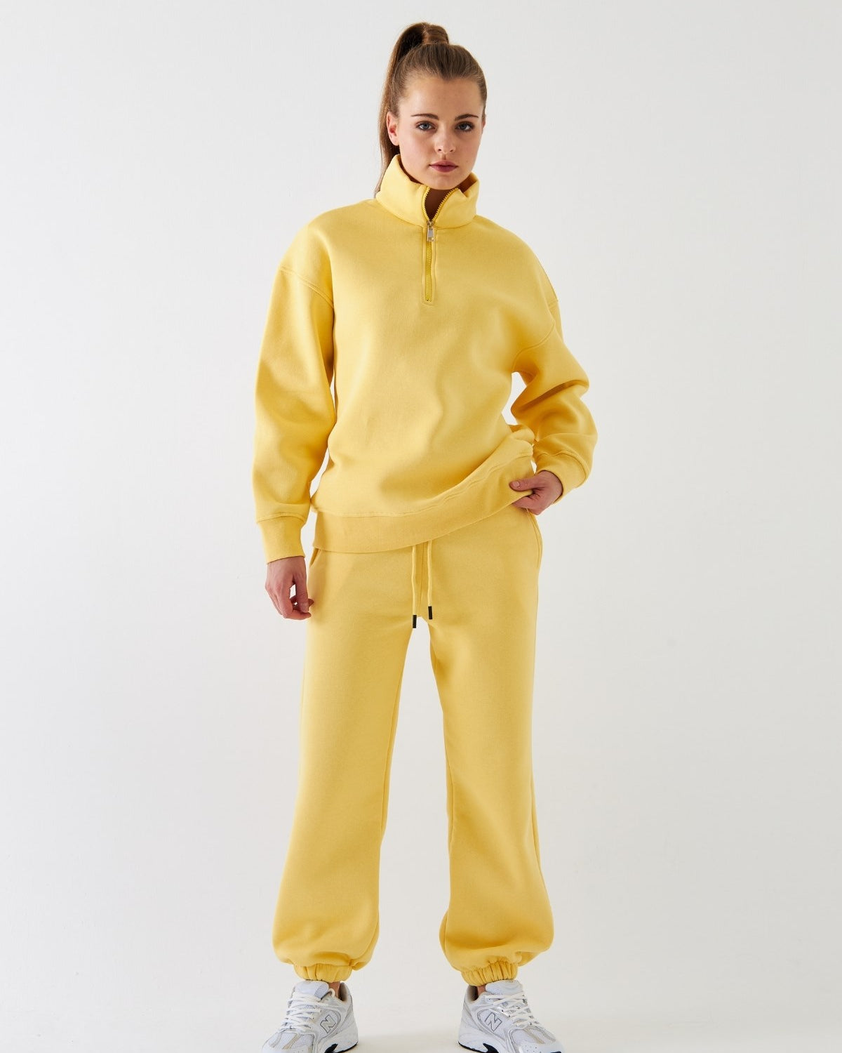 Unisex Oversize Eşofman Takımı Basic Sarı – Fermuarlı Dik Yaka, Lastikli Paça, 3 İplik Polar