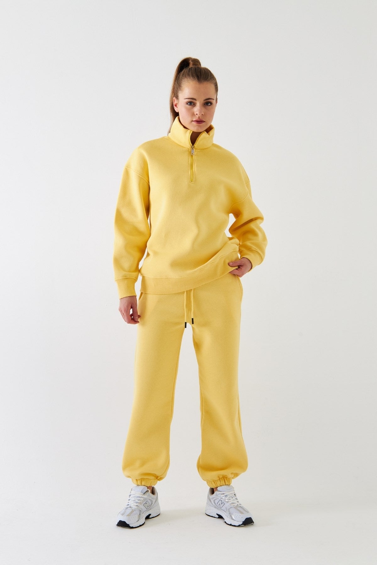 Unisex Oversize Eşofman Takımı Basic Sarı – Fermuarlı Dik Yaka, Lastikli Paça, 3 İplik Polar
