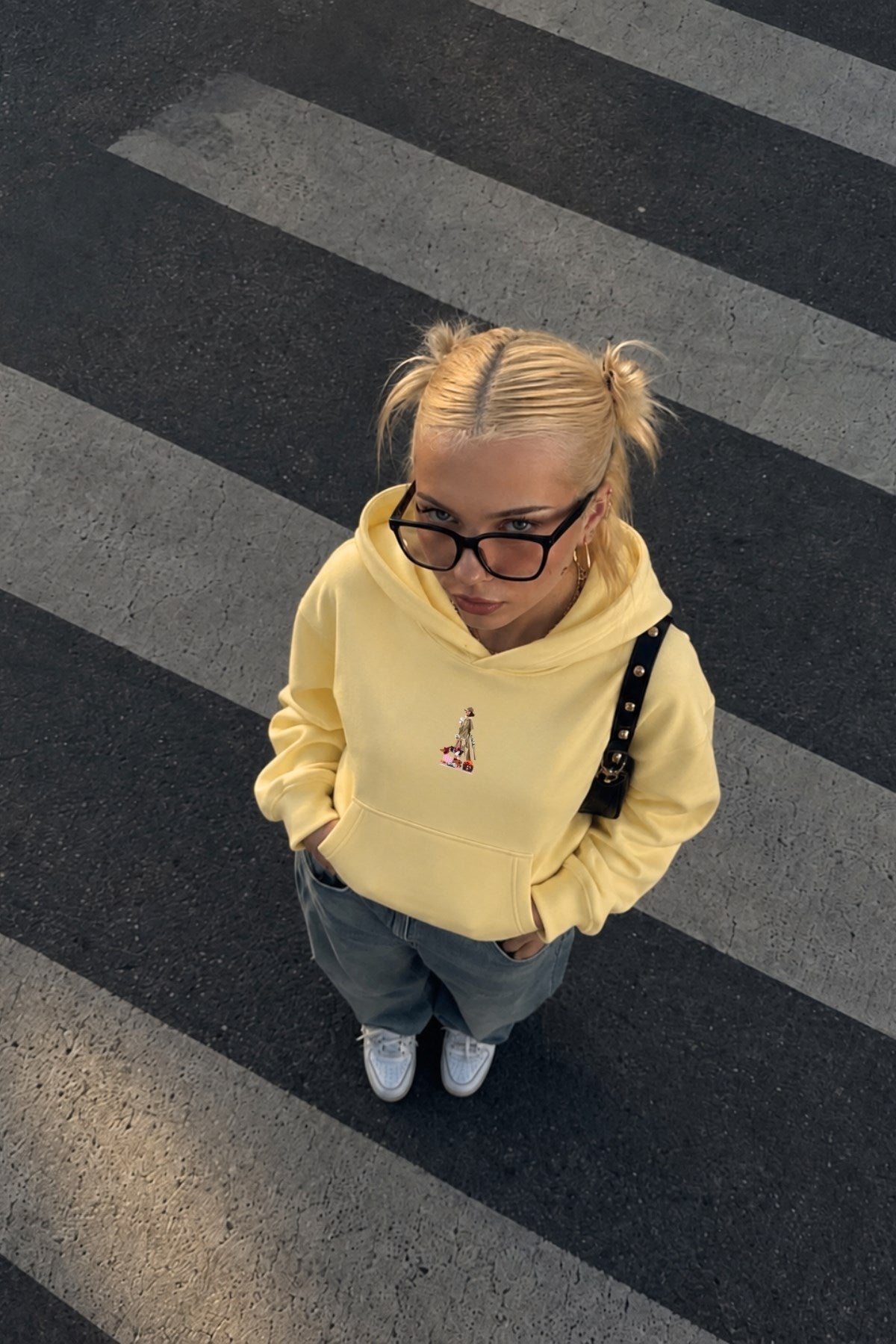 Kadın Oversize Hoodie City Walk Baskılı Sarı – Kapüşonlu, Kanguru Cepli, 3 İplik Polar