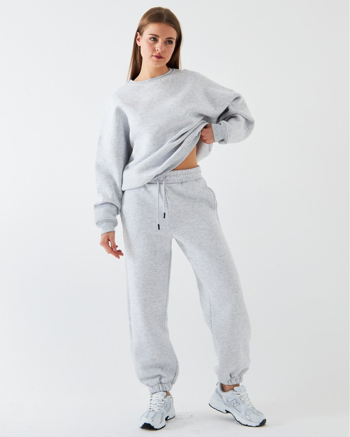 Unisex Oversize Eşofman Takımı Basic Gri – Bisiklet Yaka, Lastikli Paça, 3 İplik Şardonlu Polar