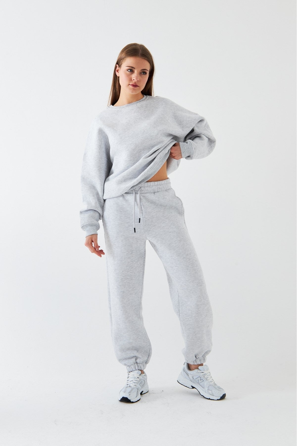 Unisex Oversize Eşofman Takımı Basic Gri – Bisiklet Yaka, Lastikli Paça, 3 İplik Şardonlu Polar