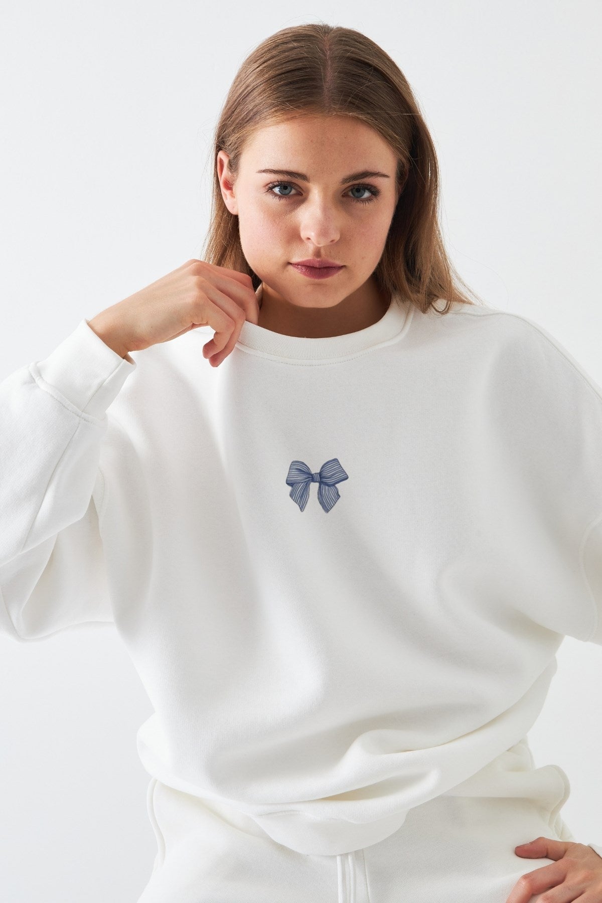 Kadın Oversize Sweatshirt How Lucky Are We Baskılı Beyaz – Bisiklet Yaka, 3 İplik Şardonlu Polar