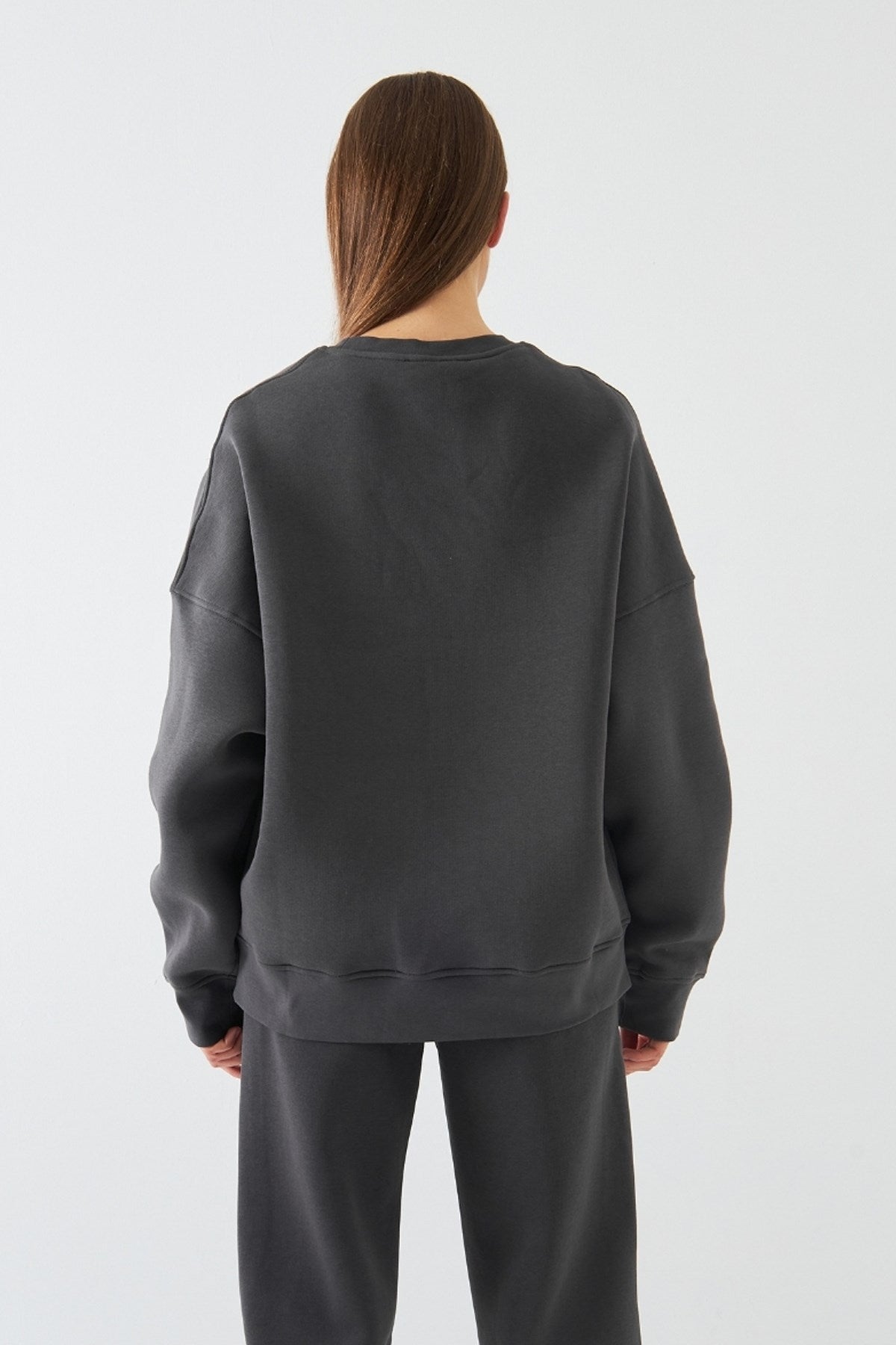 Kadın Oversize Sweatshirt Martini Leopard Baskılı Füme – Bisiklet Yaka, 3 İplik Şardonlu Polar