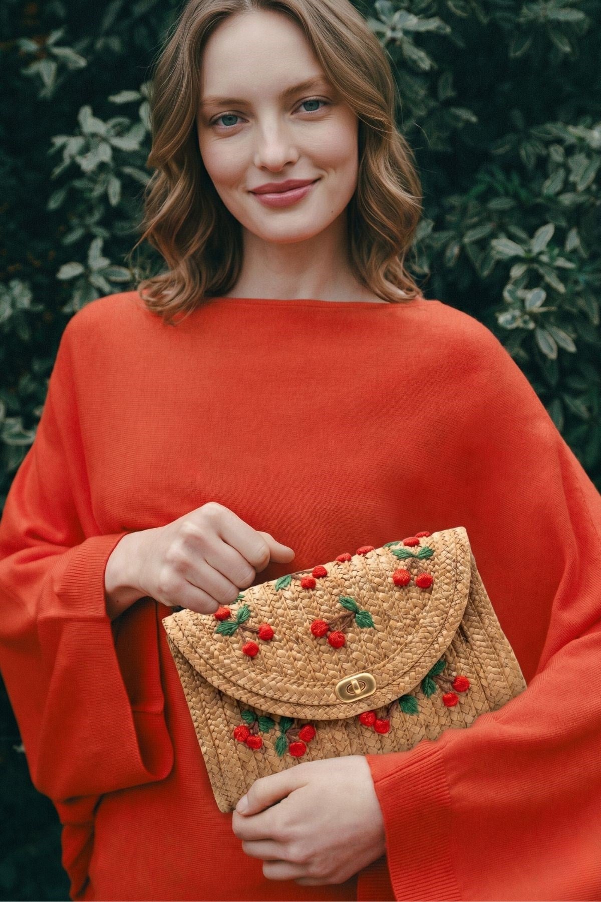 Kadın Hasır Portföy Çanta Cerise Atelier Kiraz İşlemeli Doğal El Çantası - El İşçiliği (Kombin Ürün)