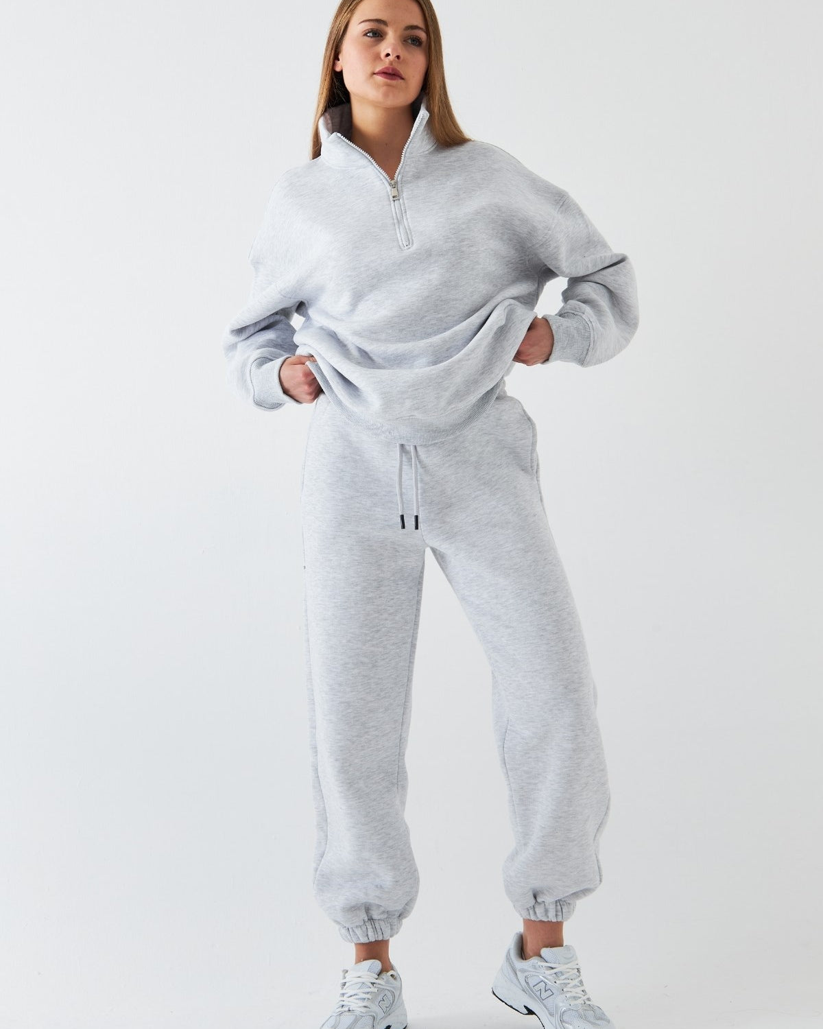 Unisex Oversize Eşofman Takımı Basic Gri – Fermuarlı Dik Yaka, Lastikli Paça, 3 İplik Şardonlu Polar