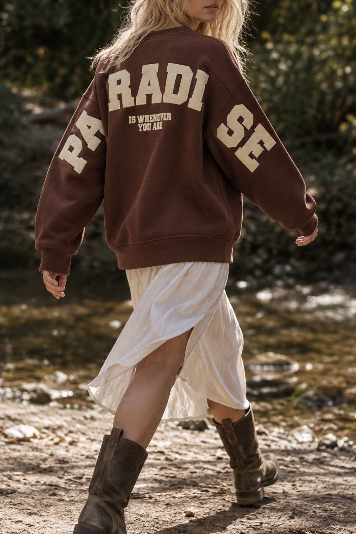 Kadın Oversize Sweatshirt Paradise Varsity Kabartma Baskılı Kahverengi – Bisiklet Yaka, 3 İplik Şardonlu Polar