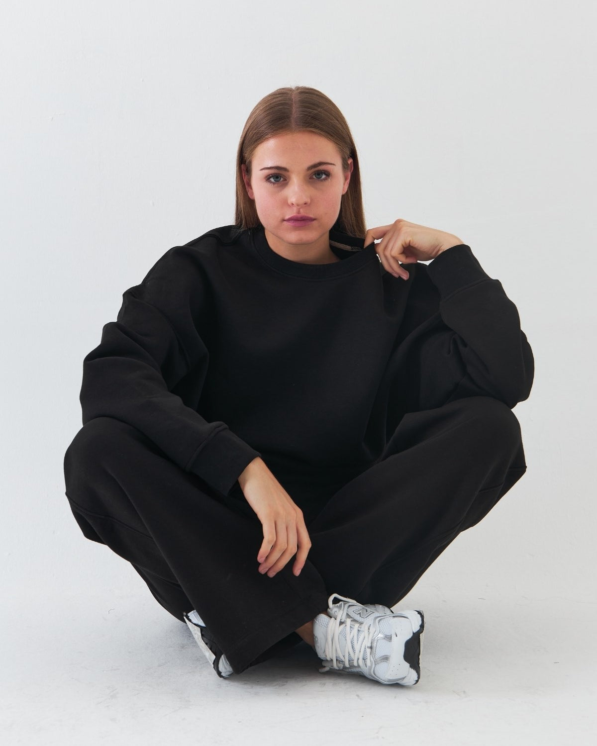 Unisex Oversize Eşofman Takımı Basic Siyah – Bisiklet Yaka, Boru Paça, 3 İplik Şardonlu Polar
