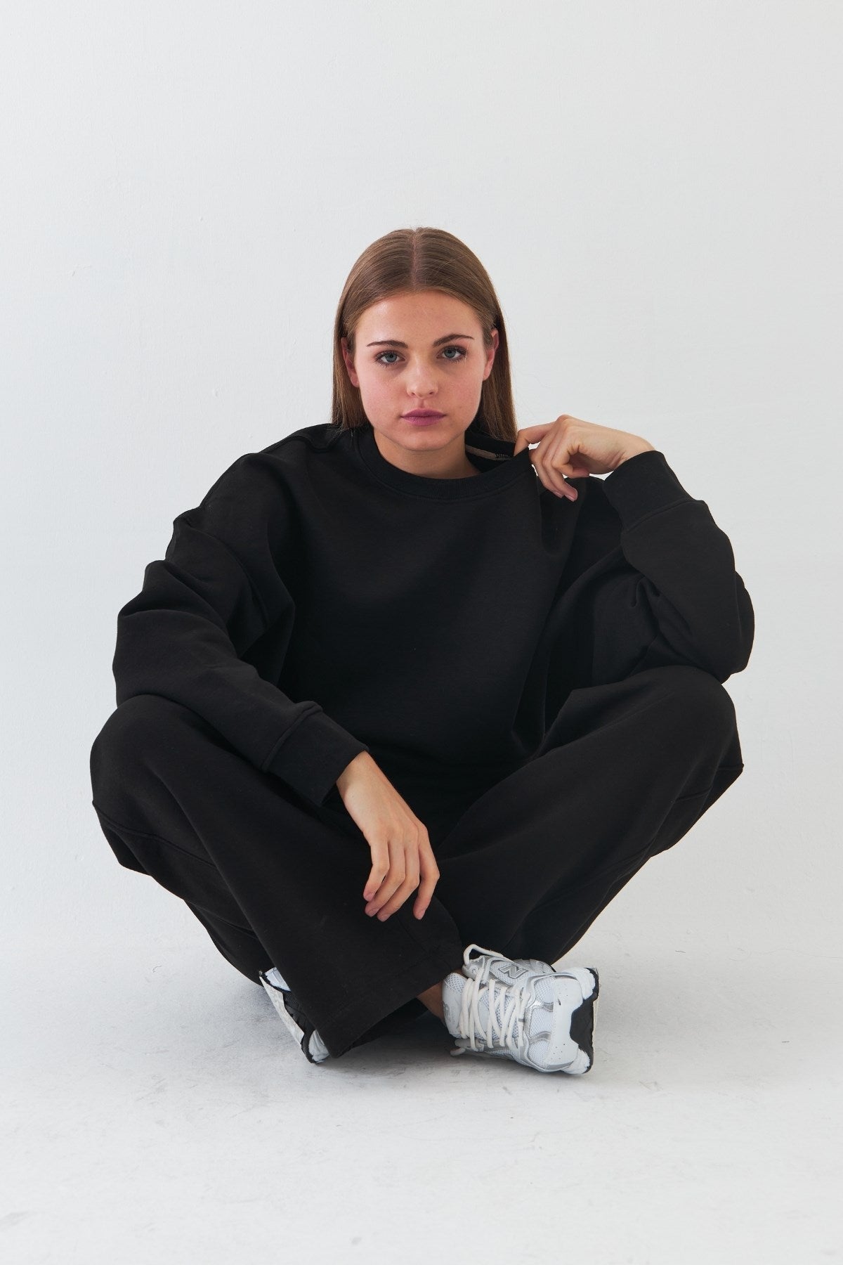 Unisex Oversize Eşofman Takımı Basic Siyah – Bisiklet Yaka, Boru Paça, 3 İplik Şardonlu Polar