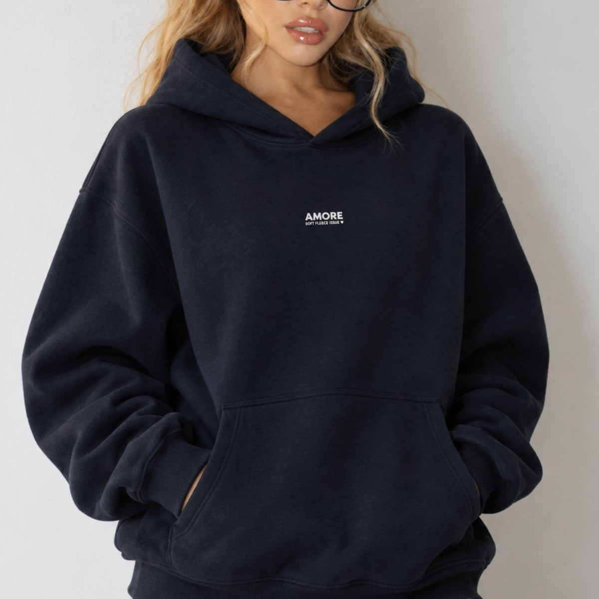 Kadın Oversize Hoodie Amore Baskılı Lacivert – Kapüşonlu, Kanguru Cepli, 3 İplik Şardonlu Polar