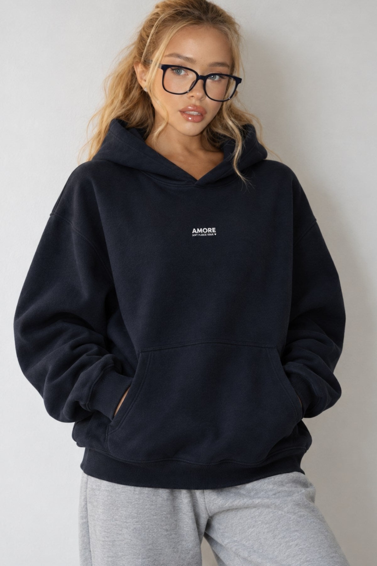 Kadın Oversize Hoodie Amore Baskılı Lacivert – Kapüşonlu, Kanguru Cepli, 3 İplik Şardonlu Polar