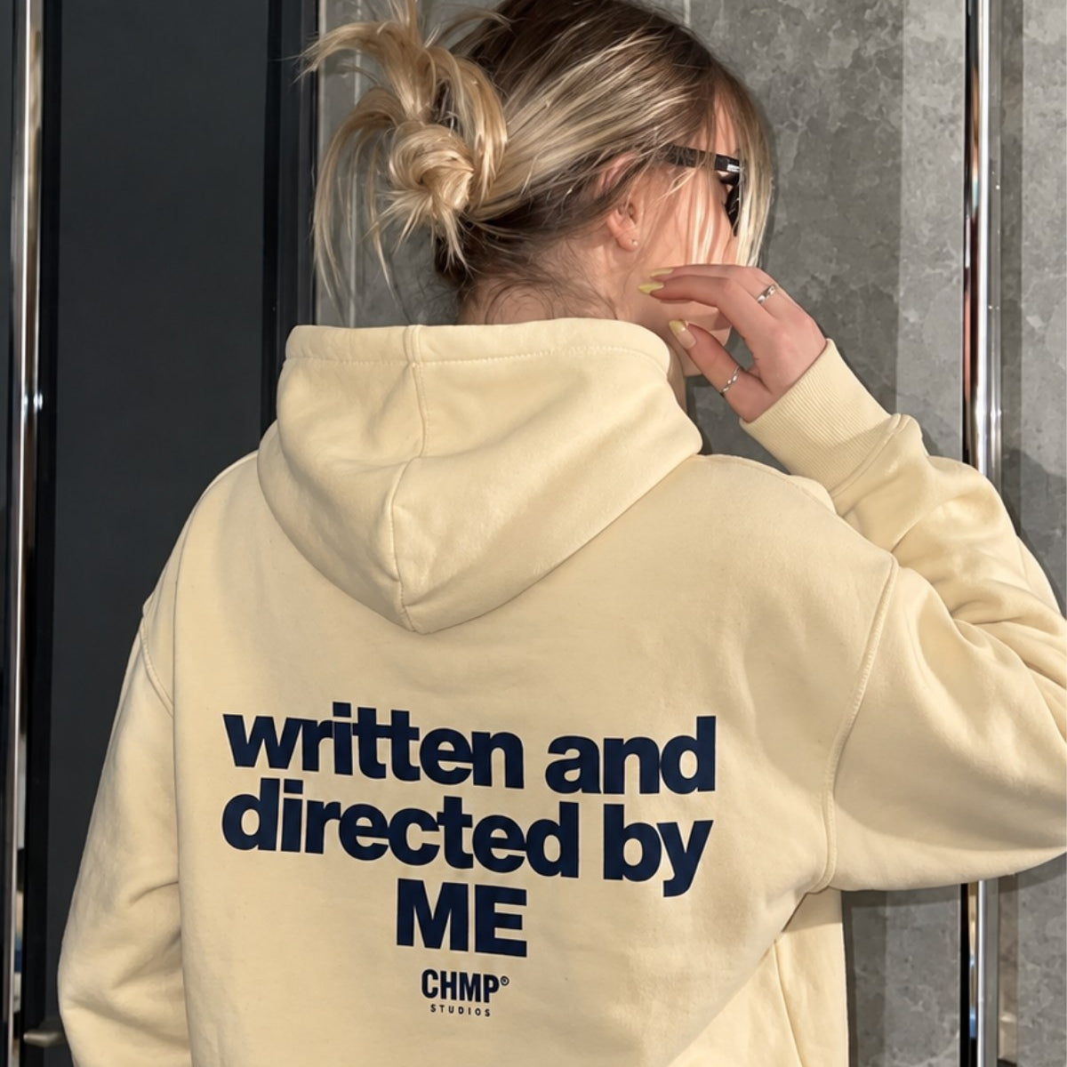 Kadın Oversize Hoodie Written & Directed Baskılı Sarı – Kapüşonlu, Sırt Baskılı, 3 İplik