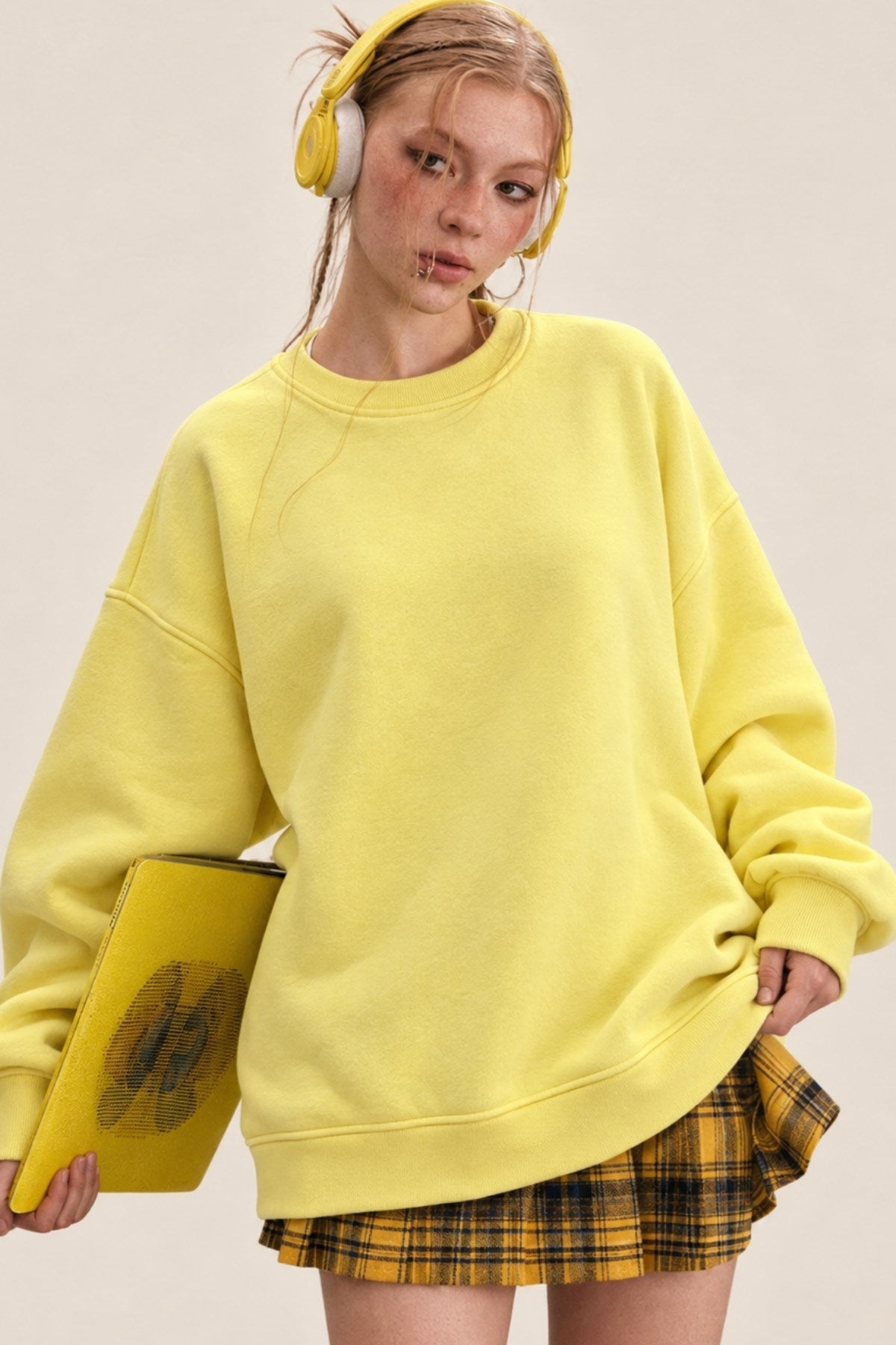 Kadın Oversize Sweatshirt Paris 3D Baskılı Sarı – Bisiklet Yaka, Kol ve Sırt Baskılı, 3 İplik