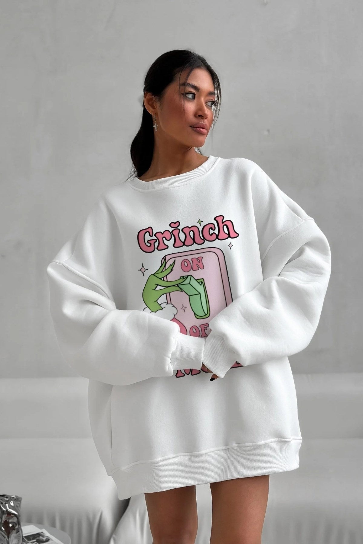 Kadın Oversize Sweatshirt Elbise Grinch Mode Baskılı Beyaz – Bisiklet Yaka, 3 İplik Şardonlu Polar