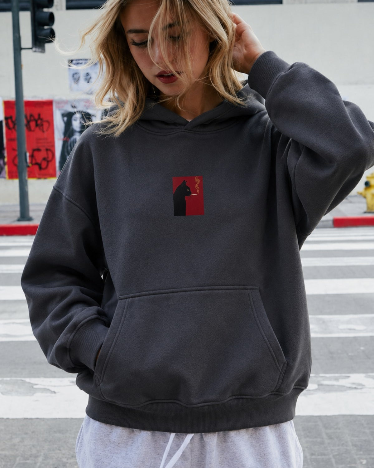 Kadın Oversize Hoodie Noir Cat Baskılı Füme – Kapüşonlu, Kanguru Cepli, 3 İplik Şardonlu Polar