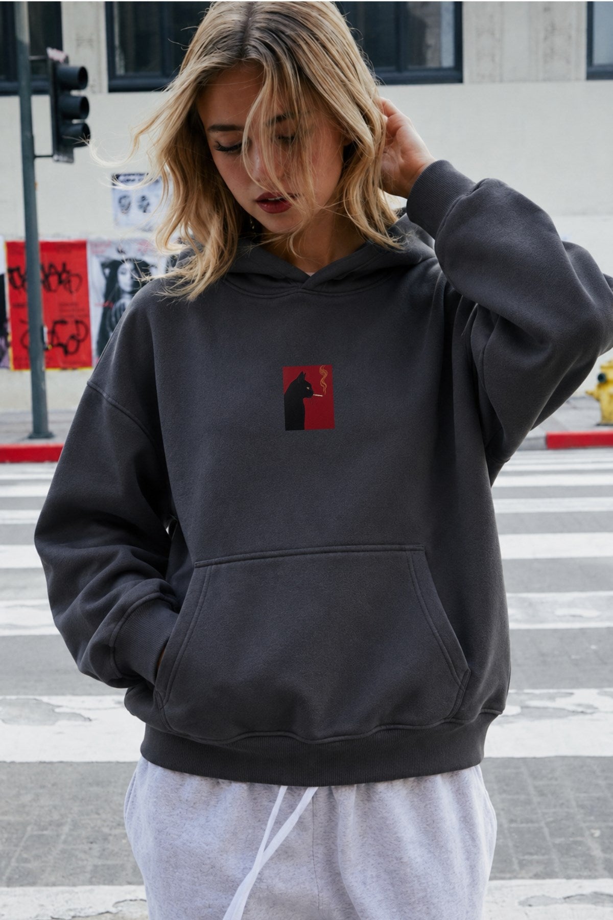 Kadın Oversize Hoodie Noir Cat Baskılı Füme – Kapüşonlu, Kanguru Cepli, 3 İplik Şardonlu Polar