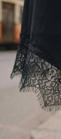 Kadın Noire Lace Asimetrik Mini Etek Siyah – Dantel Detaylı, Yandan Yarım Fermuarlı