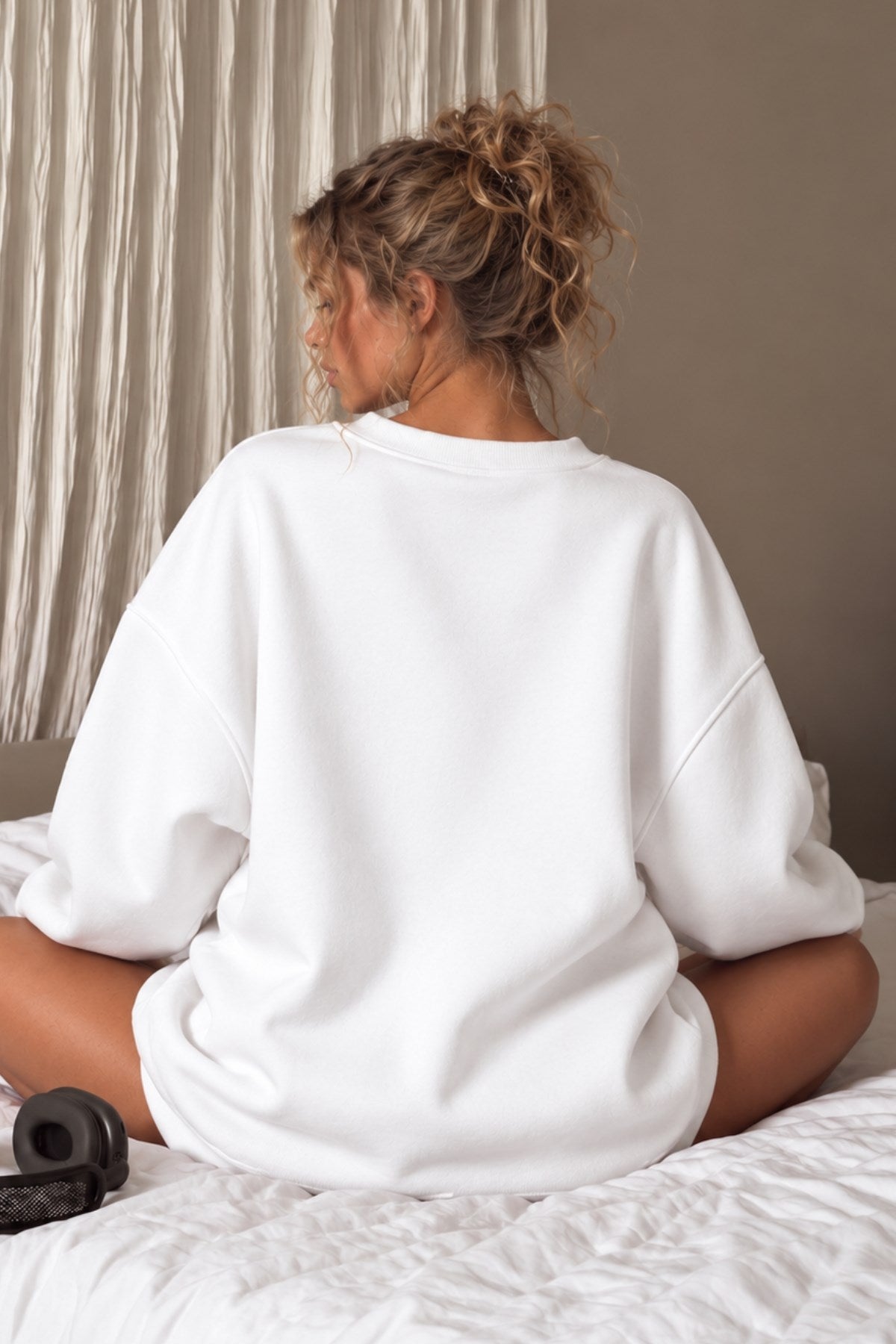 Kadın Oversize Sweatshirt Elbise Dangerous Chick Baskılı Beyaz – Uzun Boy, 3 İplik Şardonlu Polar