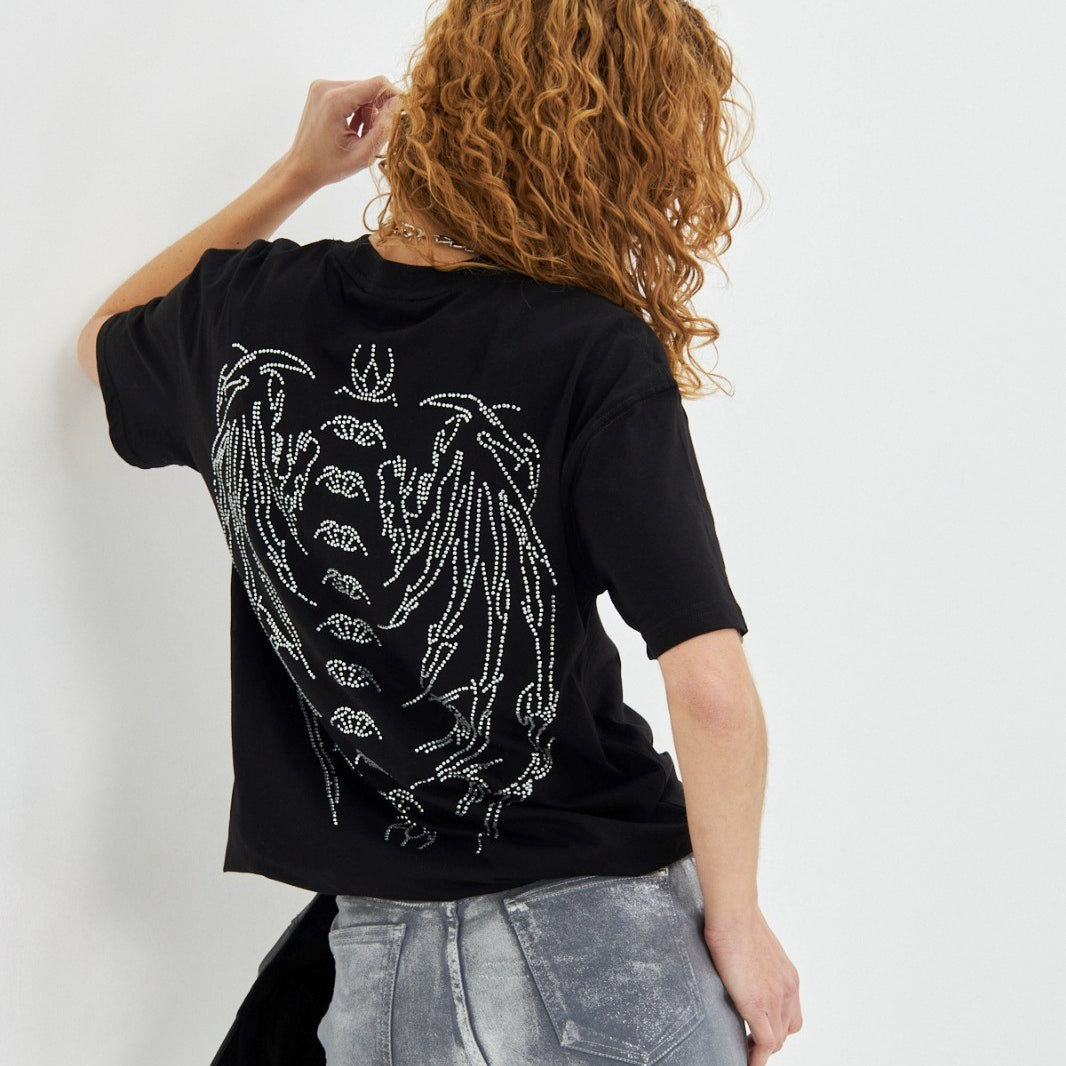 Kadın Siyah Taş İşlemeli Oversize Tişört – İskelet Desenli, Rock Tarzı, Streetwear