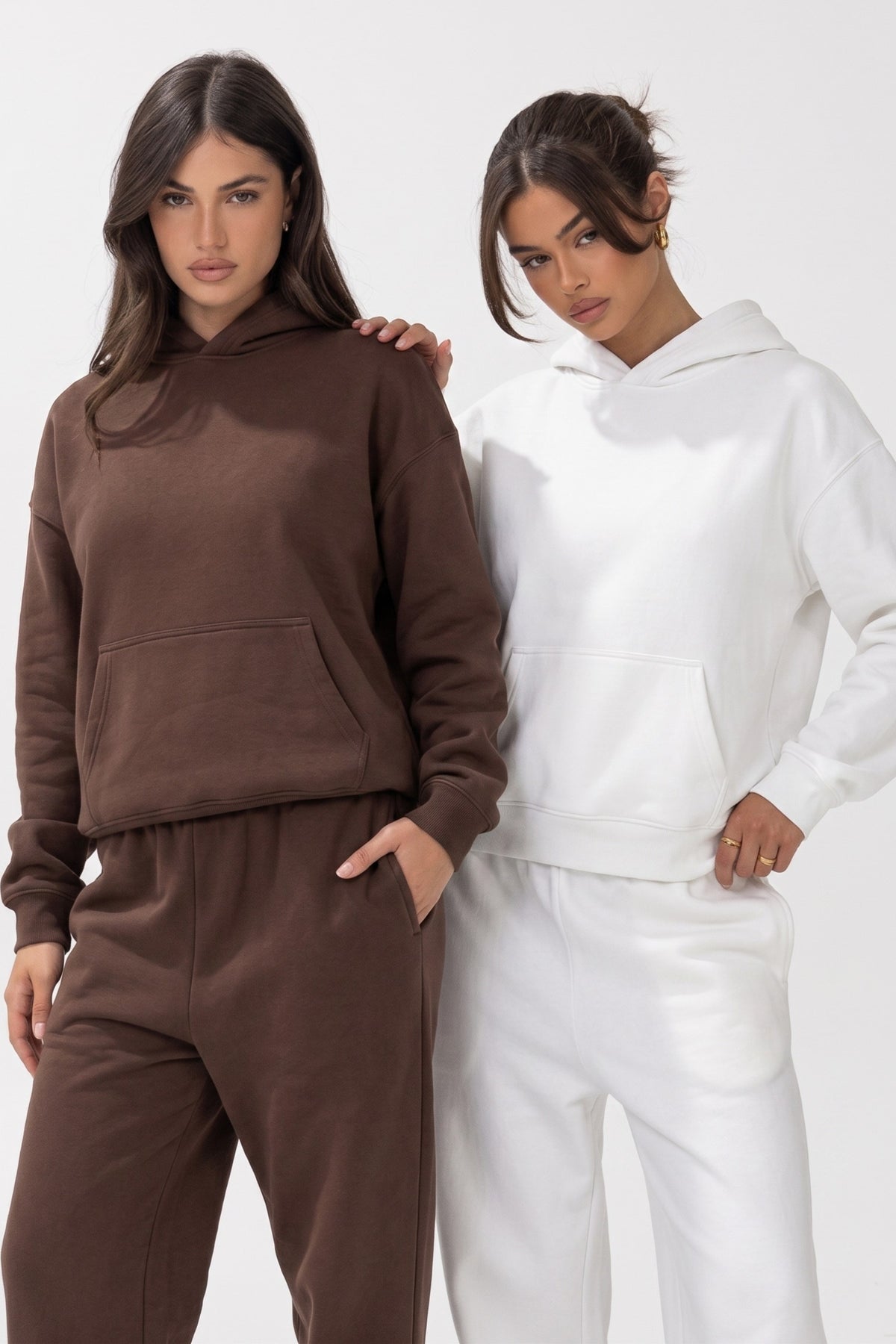 Unisex 2’li Oversize Basic Hoodie Beyaz & Kahverengi – Kapüşonlu, Cepli, 3 İplik Şardonlu Polar
