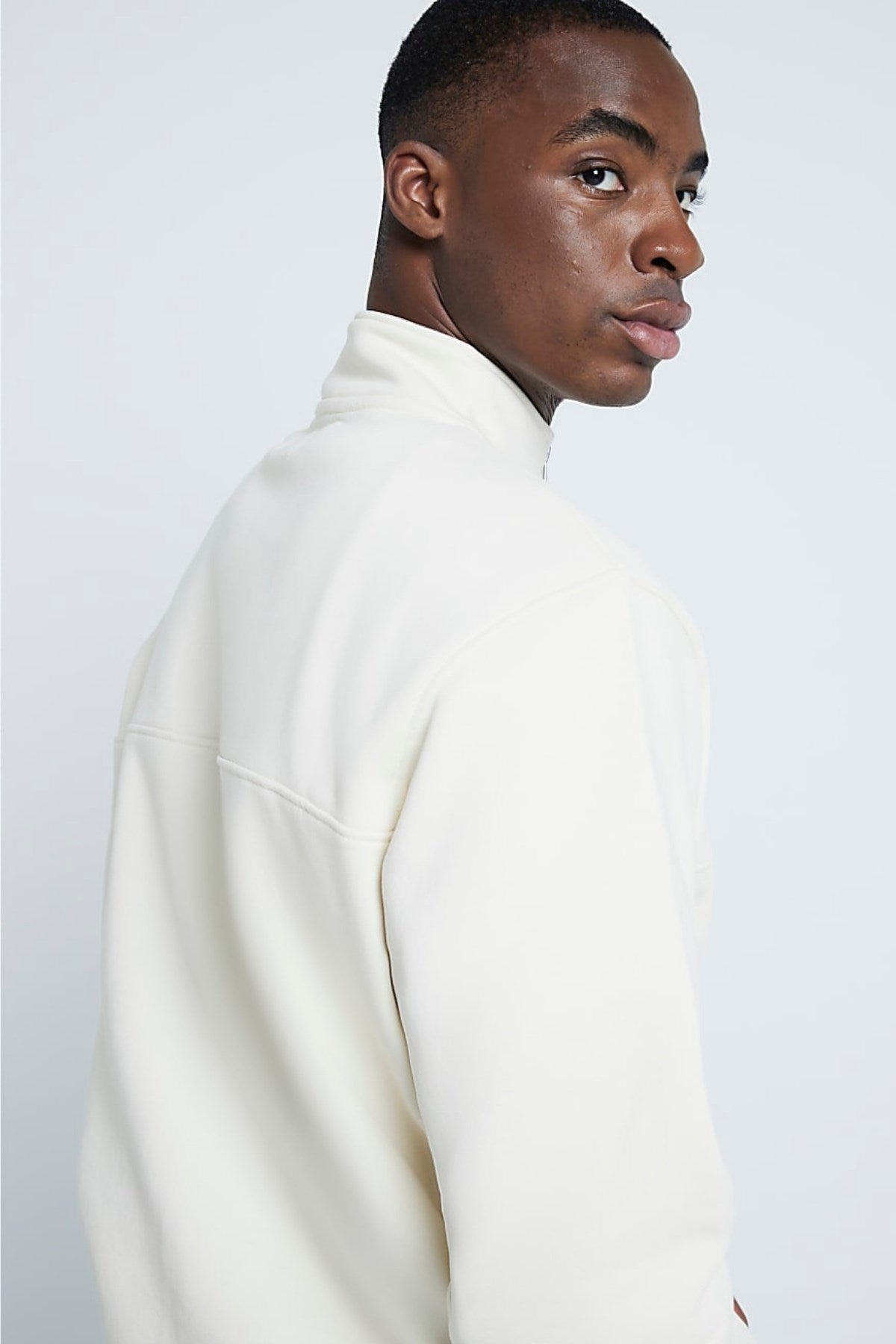 Erkek Ekru Yarım Fermuarlı Sweatshirt 3 İplik Şardonlu Oversize Kesim          ChatGPT’ye sor