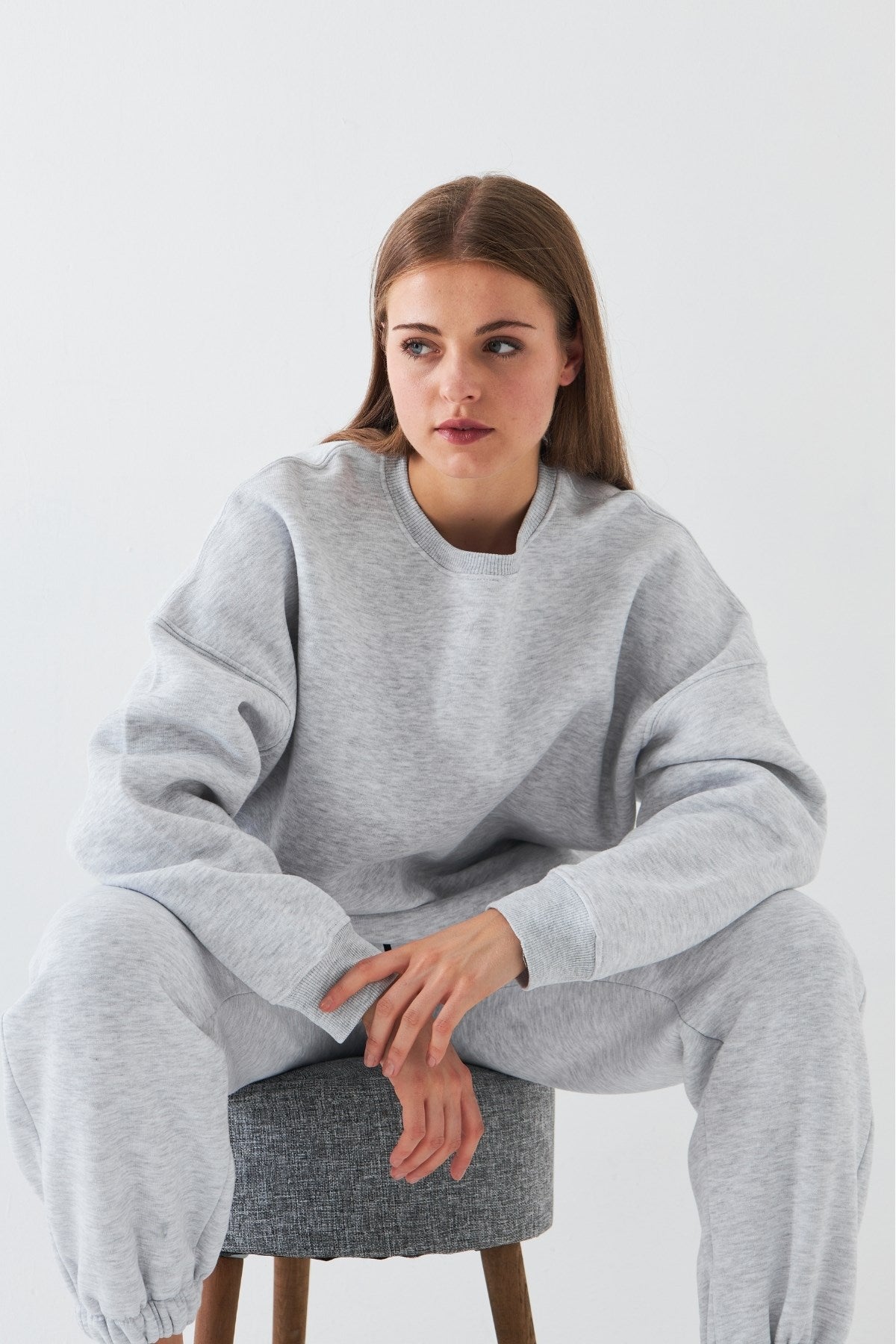Unisex Oversize Sweatshirt Basic Gri – Bisiklet Yaka, 3 İplik Şardonlu Polar