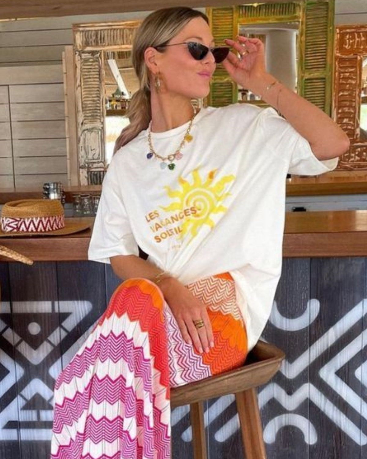 Kadın Beyaz Yazlık Güneş Desenli Baskılı Tişört – Les Vacances Soleil Tasarım
