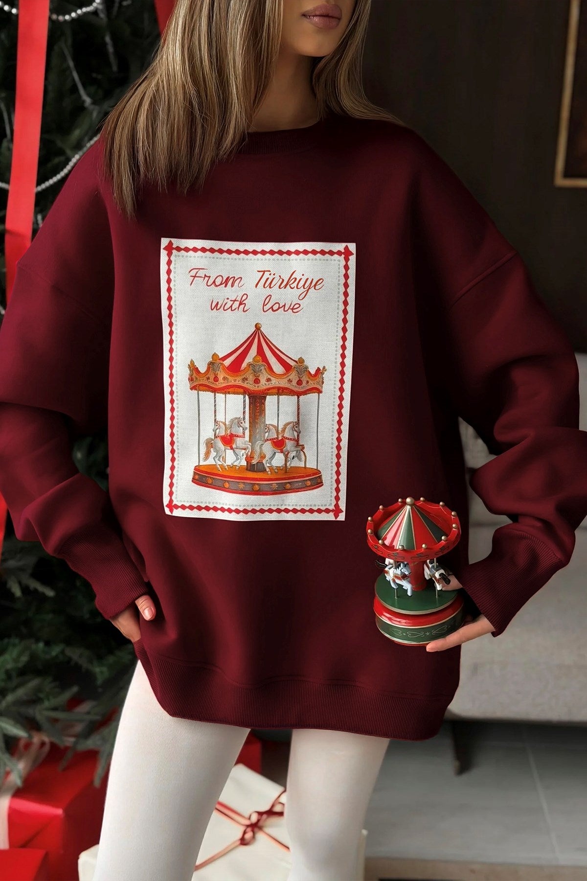 Kadın Oversize Sweatshirt Elbise Carousel Love Baskılı Bordo – Bisiklet Yaka, 3 İplik Şardonlu Polar