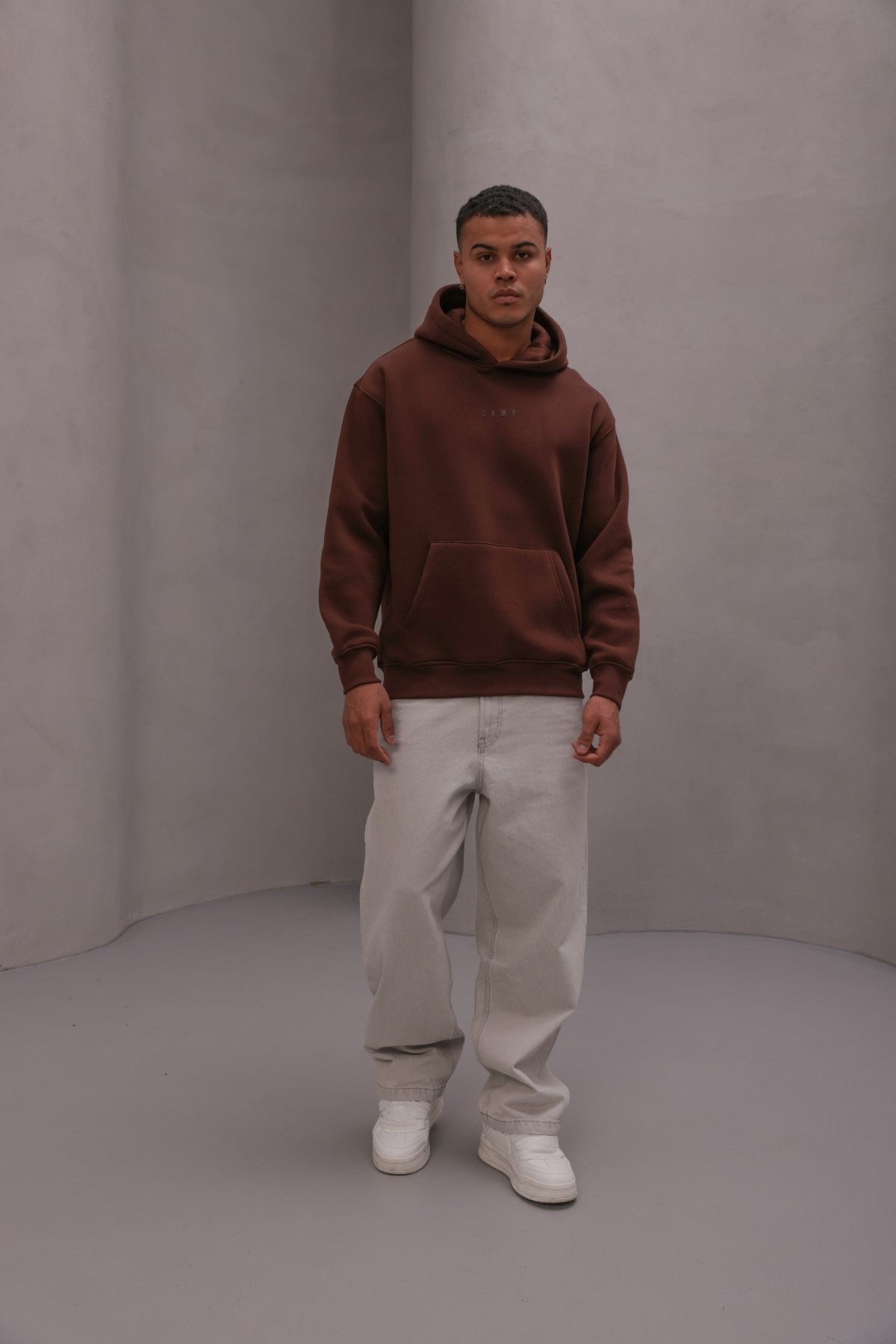 Erkek Oversize Sweatshirt Hoodie CHMP Yazlı Baskılı Kahverengi – Kapüşonlu, 3 İplik , Kanguru Cepli
