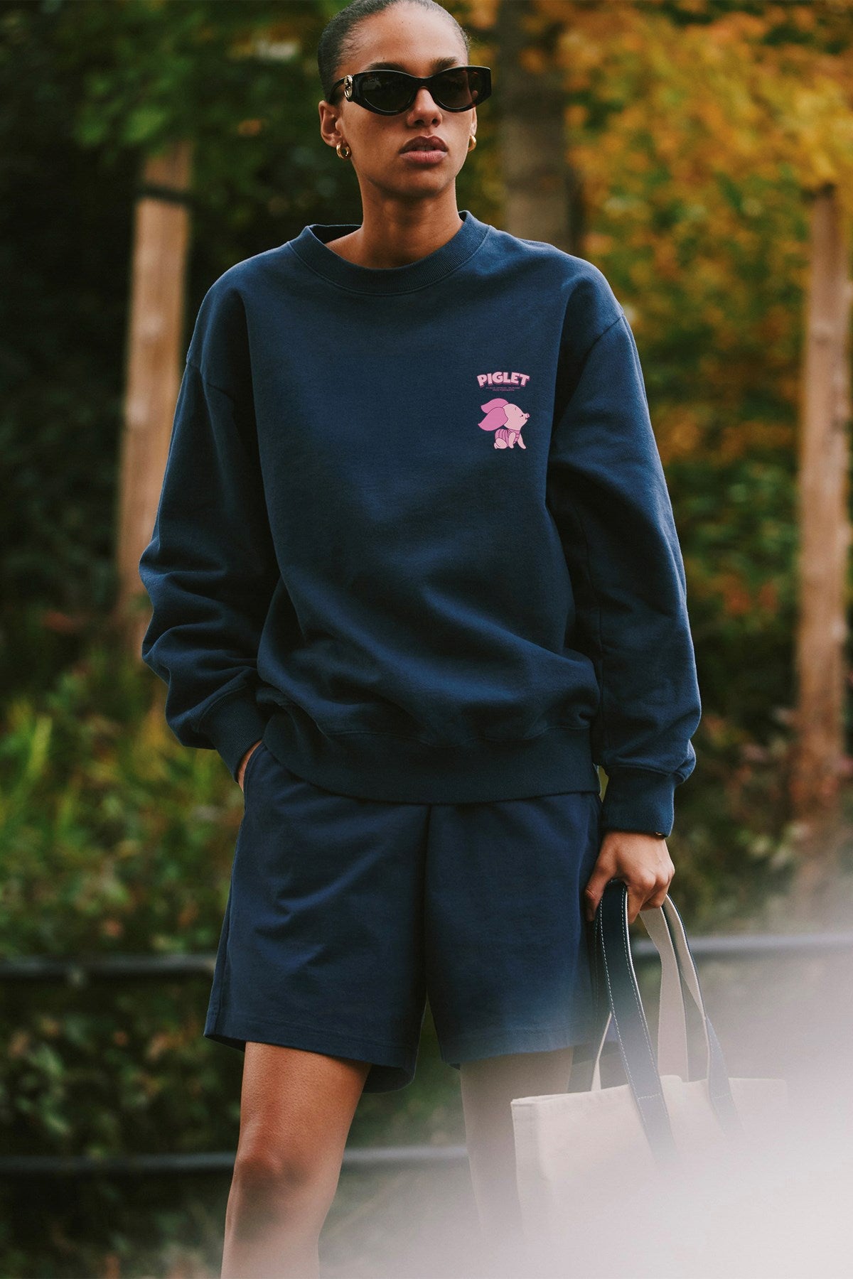 Kadın Oversize Sweatshirt Piglet Dreams Baskılı Lacivert – Bisiklet Yaka, 3 İplik Şardonlu Polar