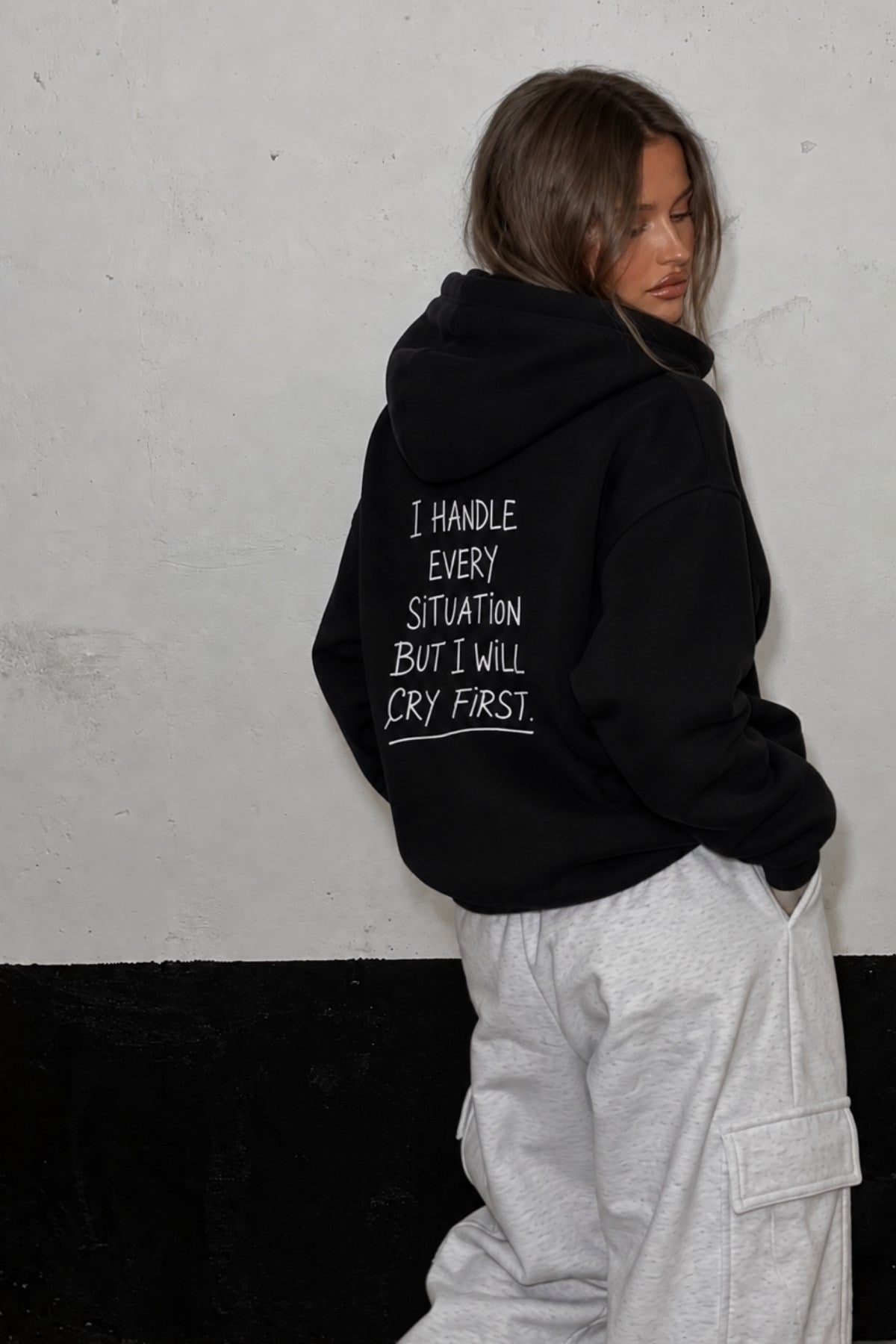 Kadın Oversize Hoodie Cry First Baskılı Siyah – Kapüşonlu, Kanguru Cepli, 3 İplik Şardonlu Polar