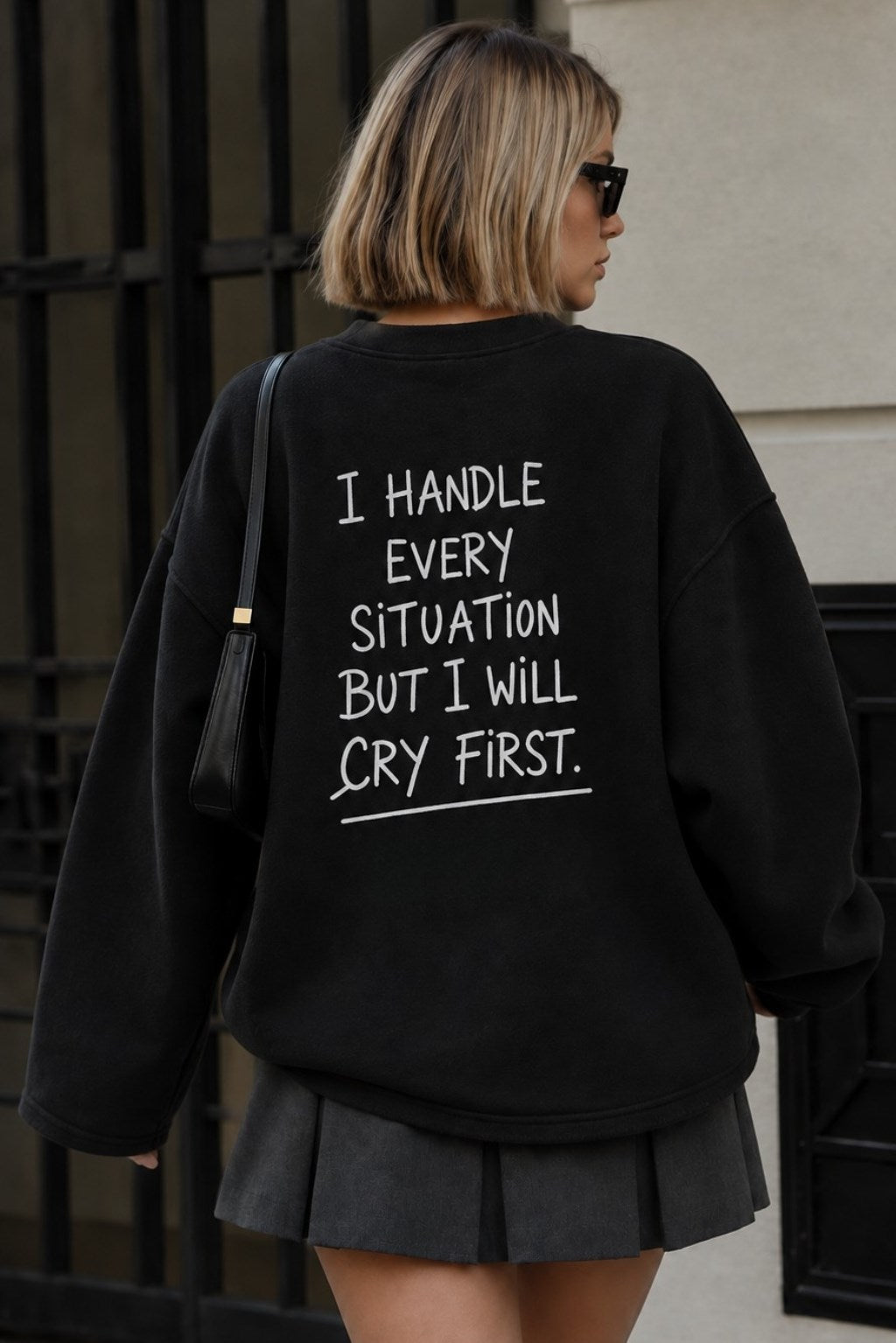 Kadın Relaxed Fit Sweatshirt Cry First Baskılı Siyah – Bisiklet Yaka, 3 İplik Şardonsuz, Düşük Omuz