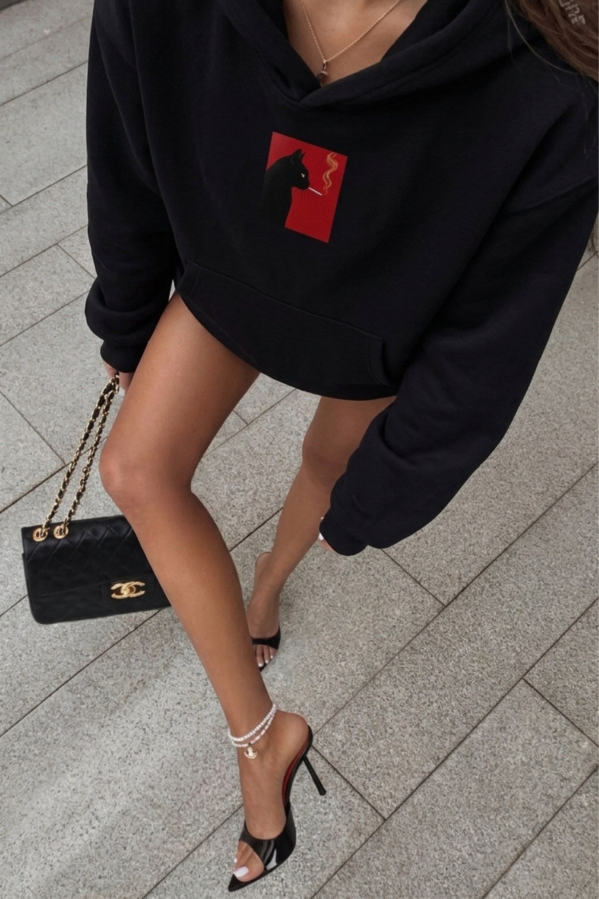 Kadın Oversize Hoodie Noir Cat Baskılı Siyah – Kapüşonlu, Kanguru Cepli, 3 İplik Şardonlu Polar
