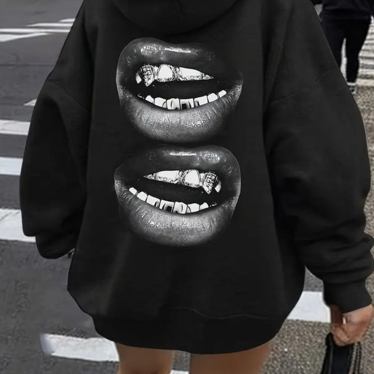 Kadın Oversize Sweatshirt Hoodie Grillz Lips Baskılı Siyah – Kapüşonlu, Kanguru Cepli, 3 İplik Polar